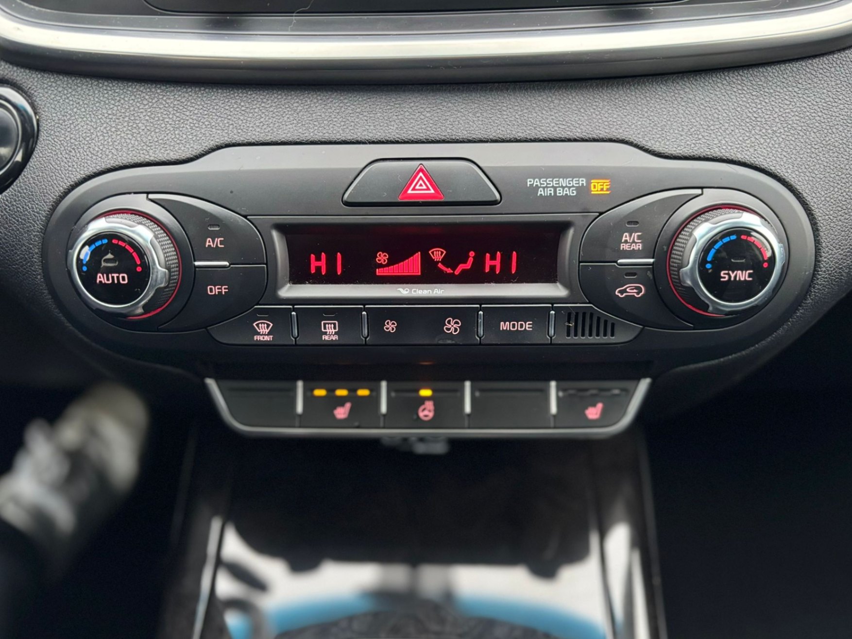 /canwestautoinc/2016-Kia-Sorento-01779540430461779.jpg