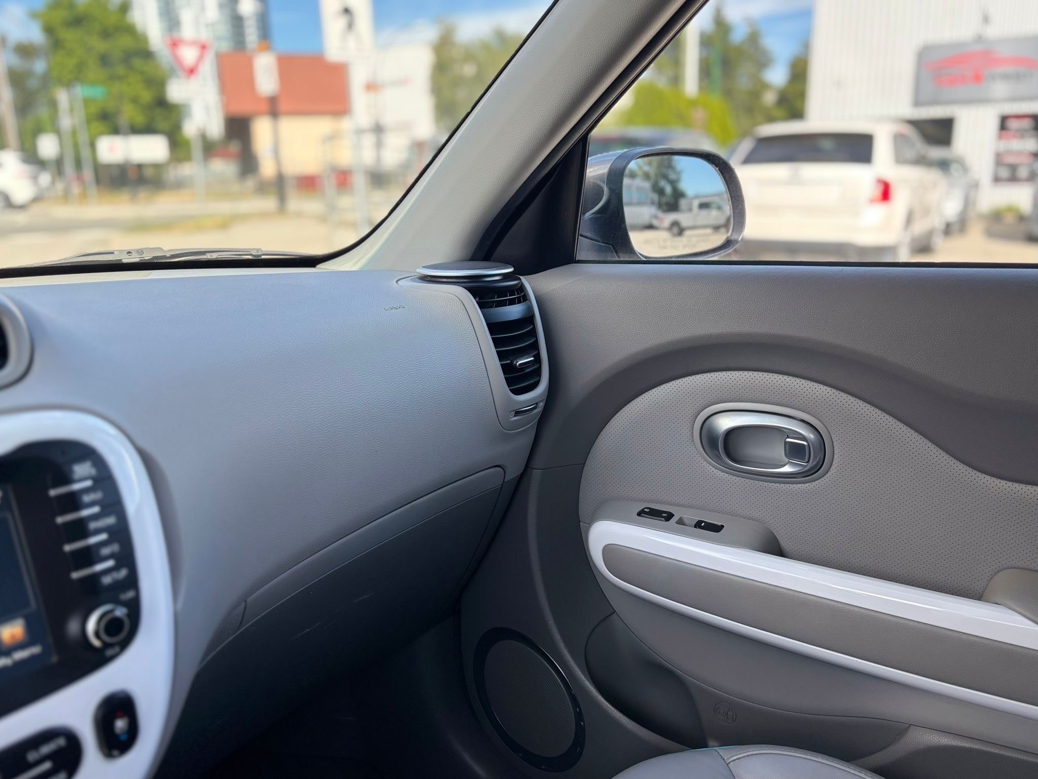 /canwestautoinc/2016-Kia-SoulEV-7155738573533044.jpg