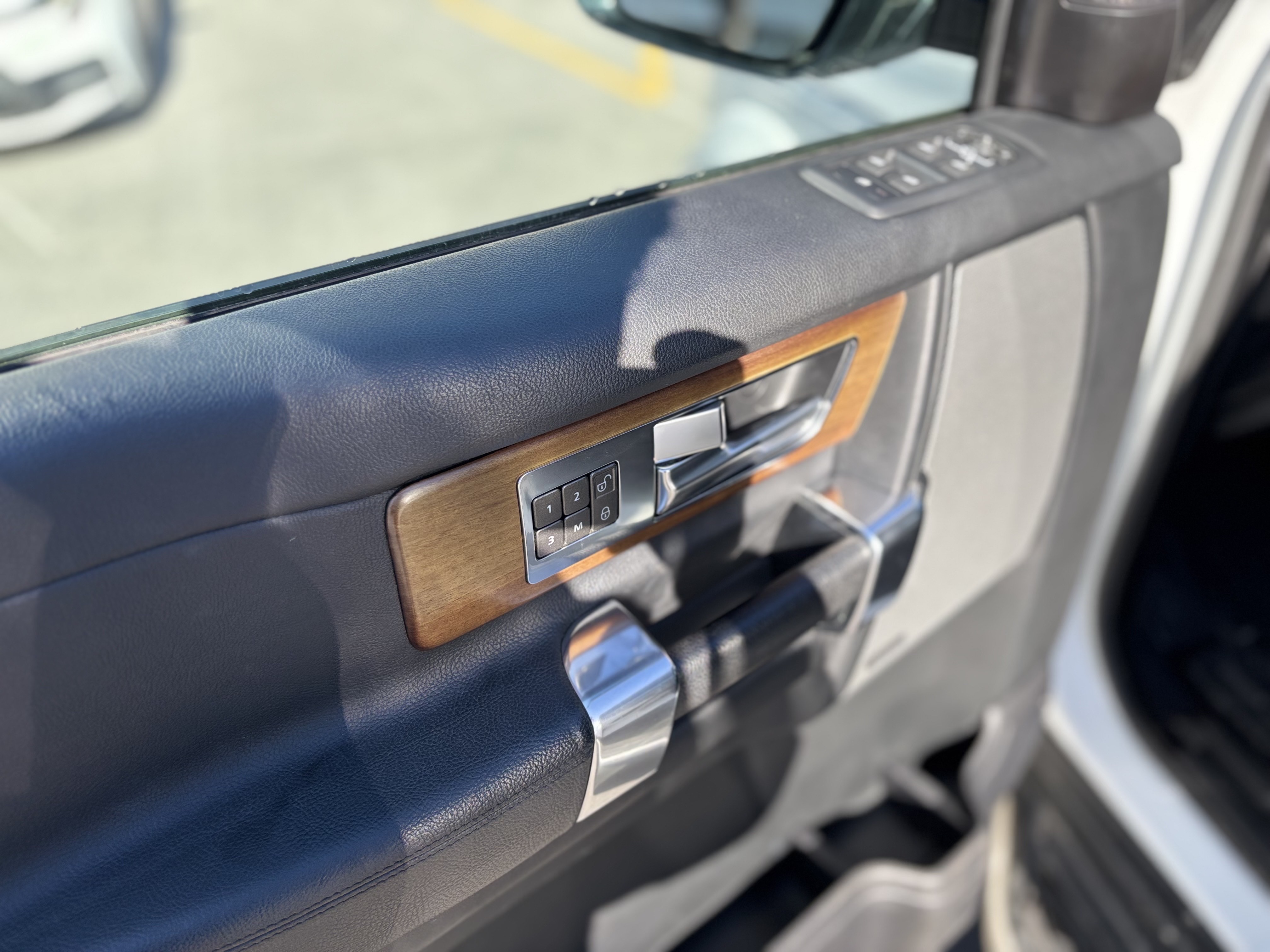/canwestautoinc/2016-LandRover-LR4-0038529318800215595.jpg