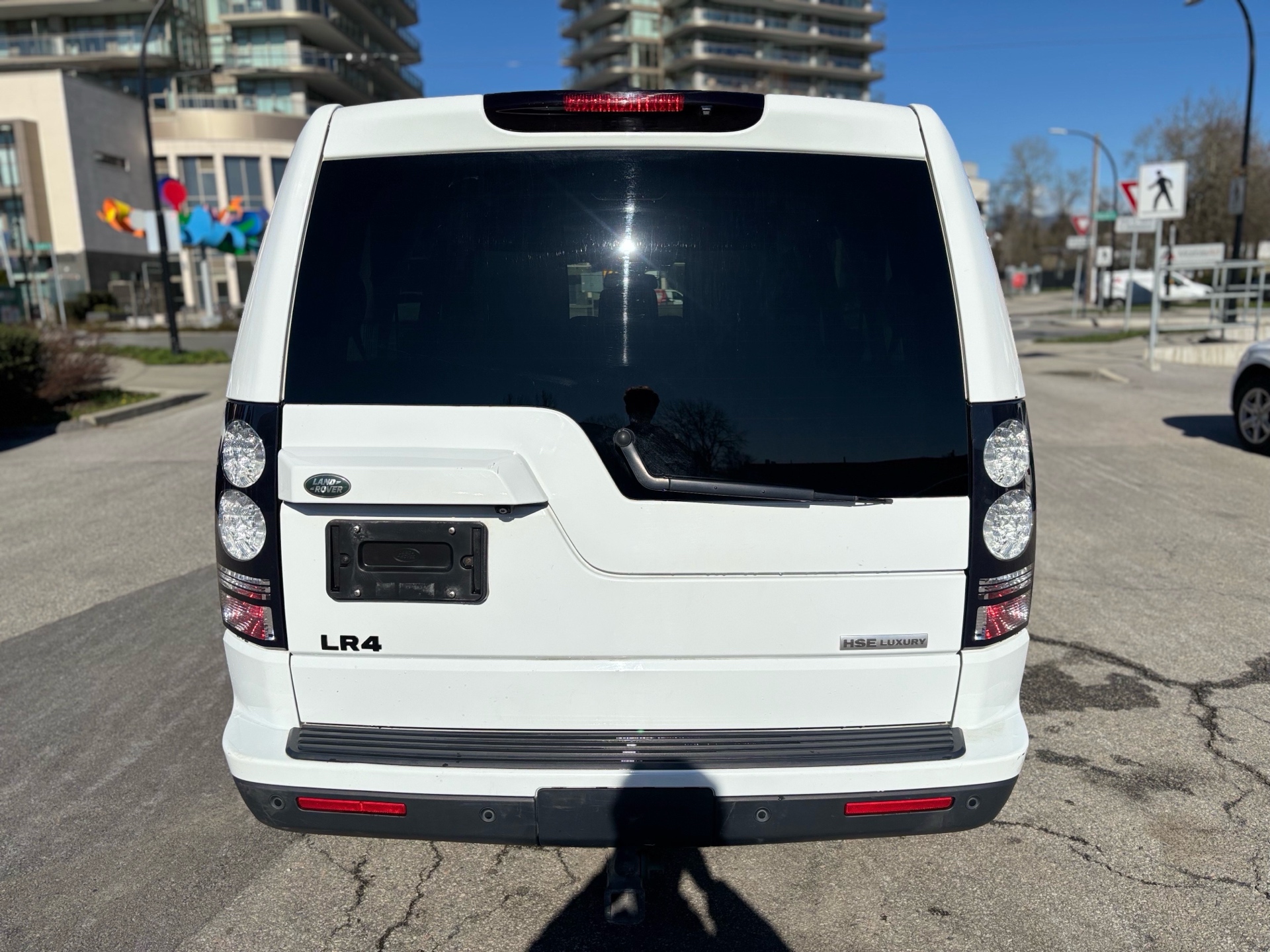 /canwestautoinc/2016-LandRover-LR4-15928292857417592.jpg