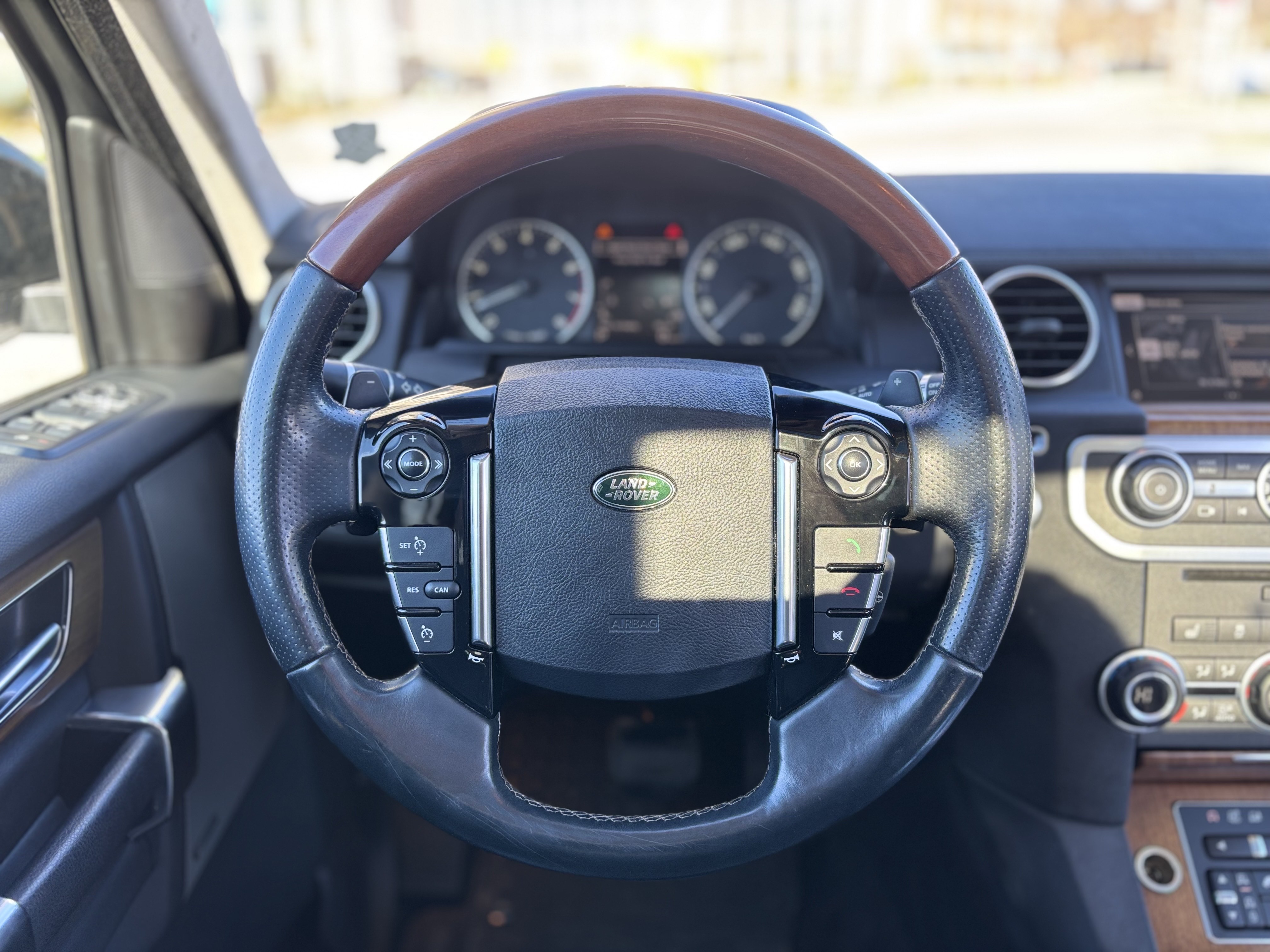 /canwestautoinc/2016-LandRover-LR4-4961019293246316.jpg