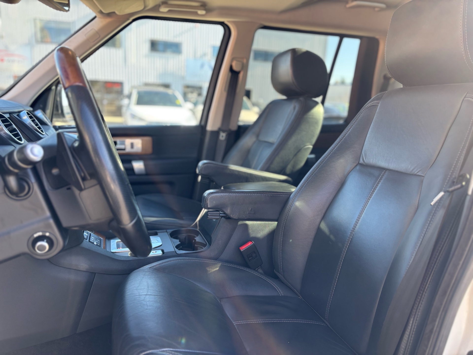 /canwestautoinc/2016-LandRover-LR4-6196828845980431.jpg