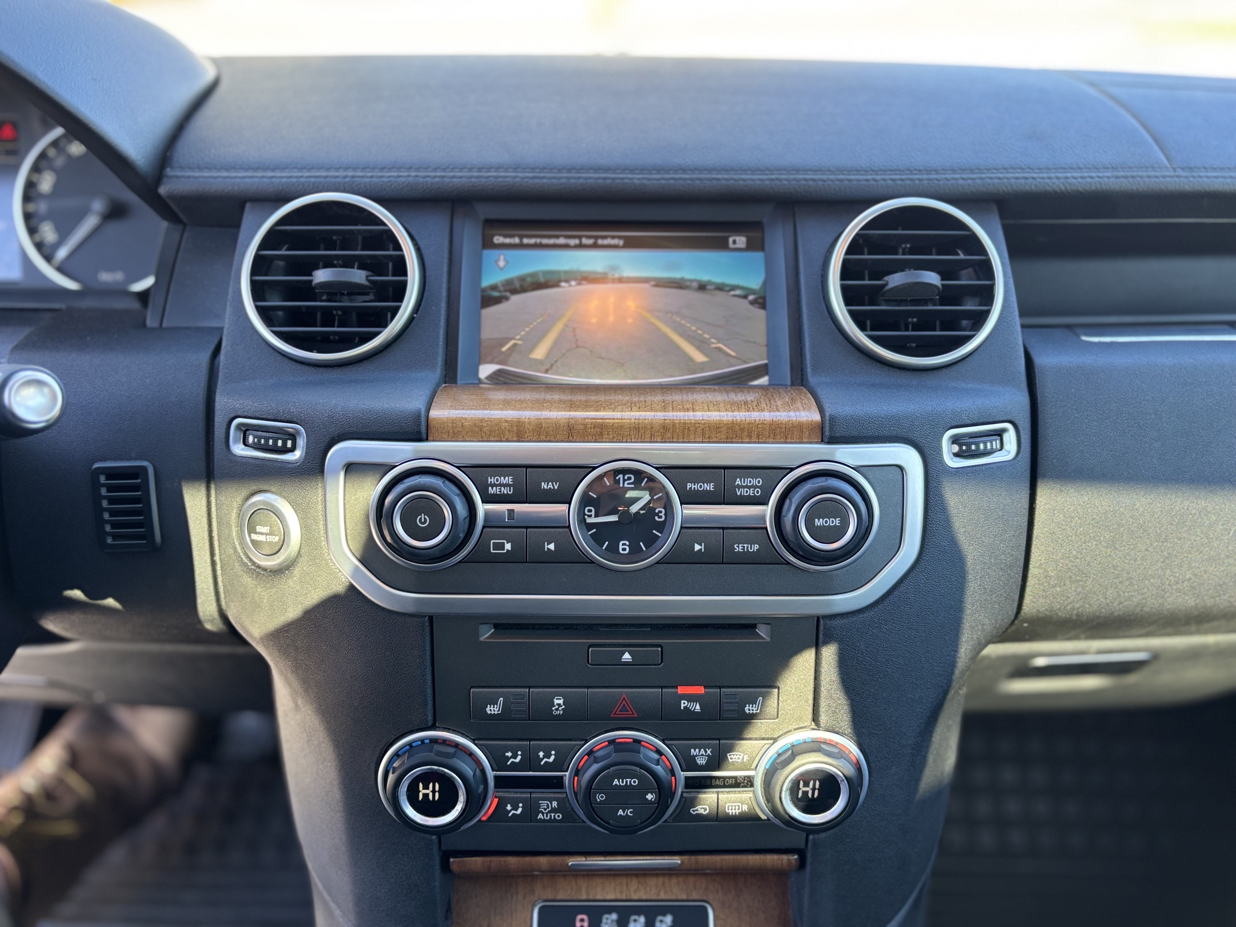/canwestautoinc/2016-LandRover-LR4-6336635549623013.jpg