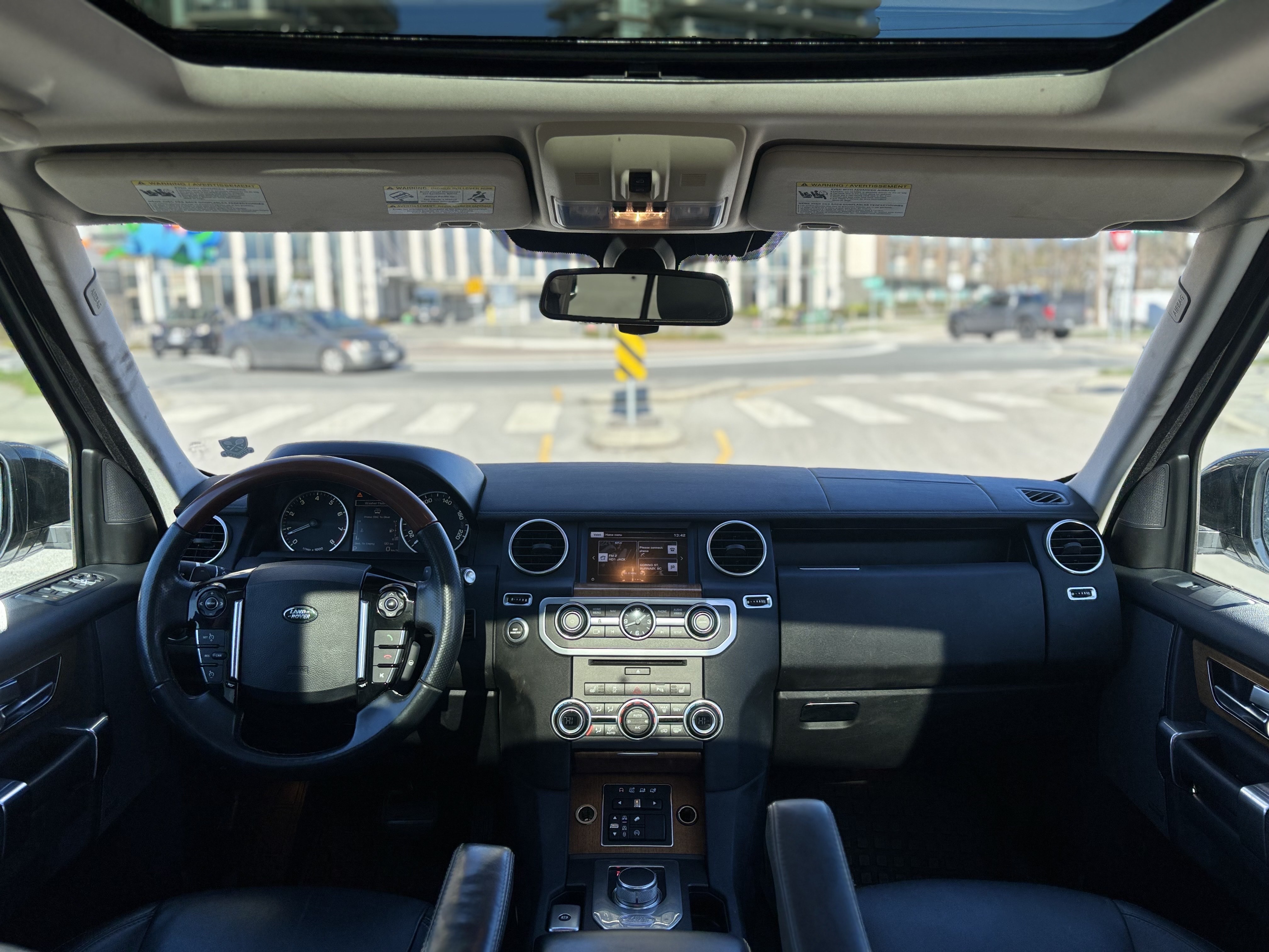 /canwestautoinc/2016-LandRover-LR4-7179861758186563.jpg