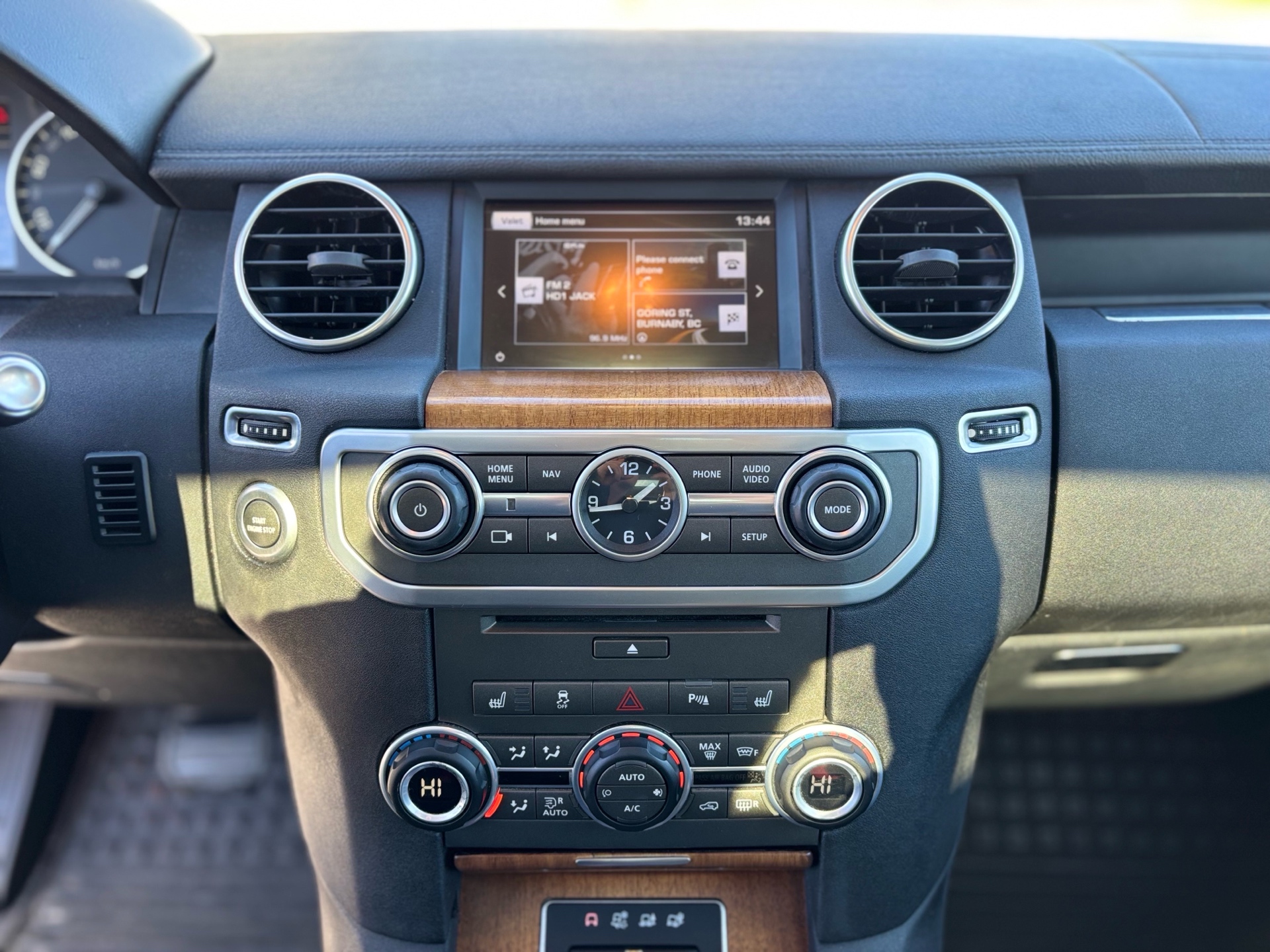 /canwestautoinc/2016-LandRover-LR4-7445954674956792.jpg