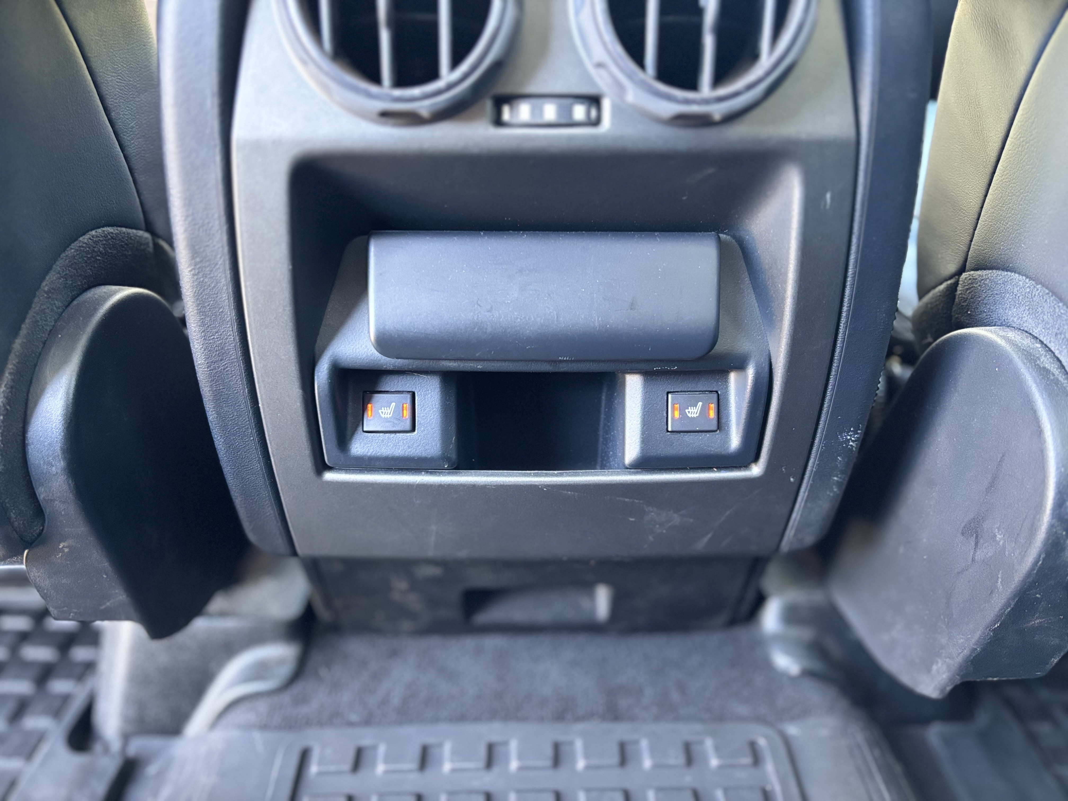 /canwestautoinc/2016-LandRover-LR4-7593519652373046.jpg