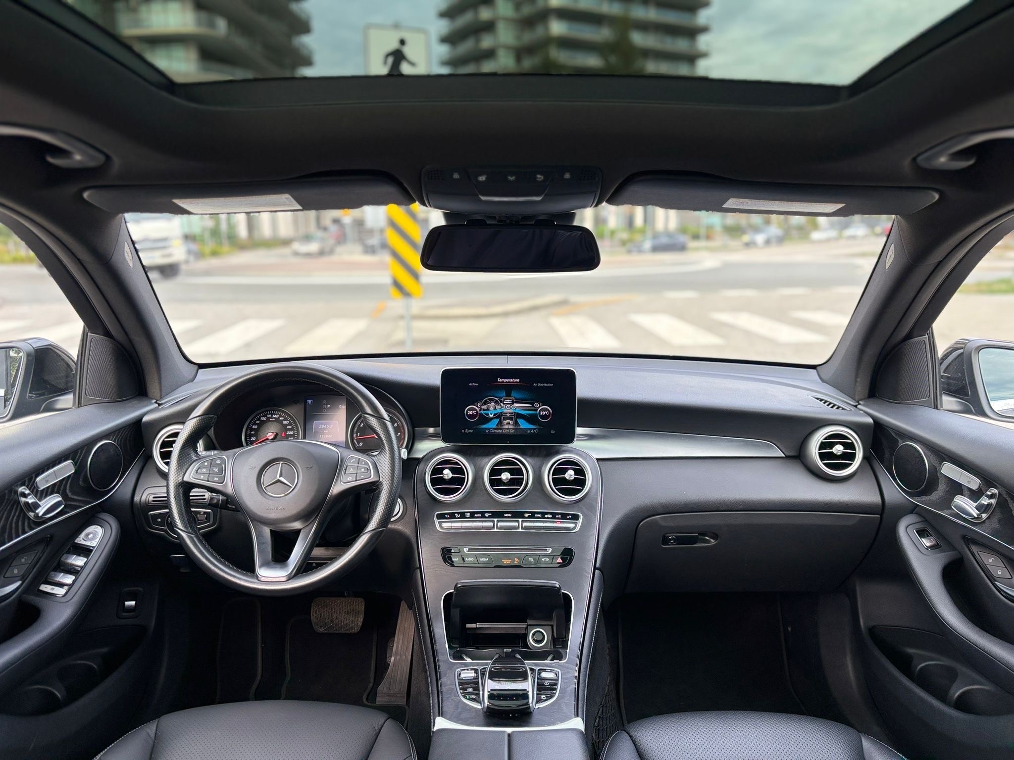 /canwestautoinc/2016-Mercedes-Benz-GLC-class-010930204176252234.jpg