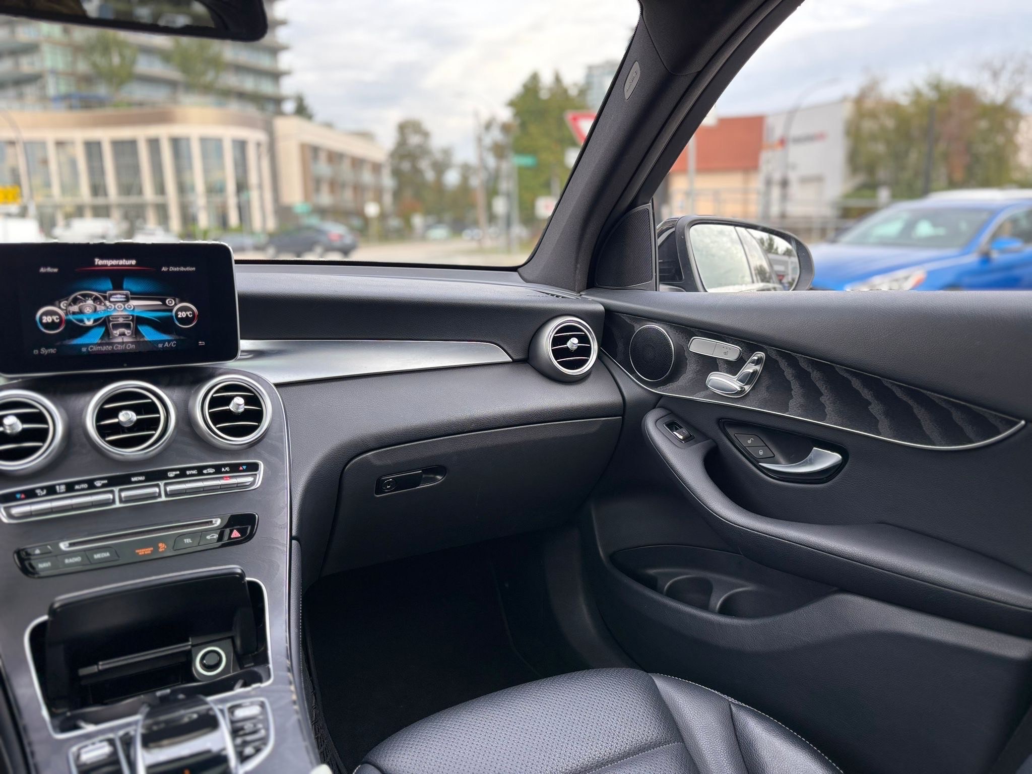 /canwestautoinc/2016-Mercedes-Benz-GLC-class-1573736340185894.jpg
