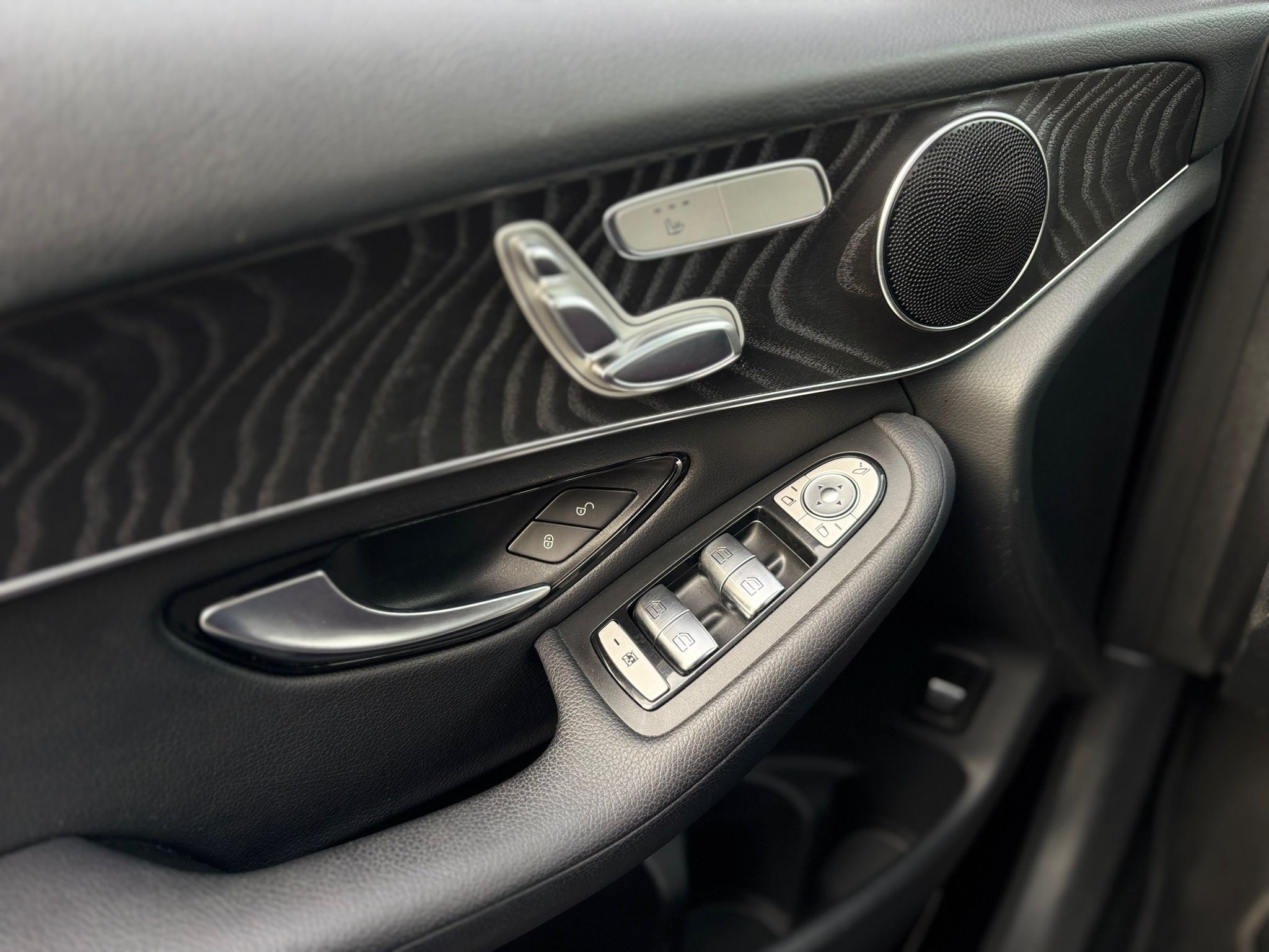 /canwestautoinc/2016-Mercedes-Benz-GLC-class-1843499099963466.jpg
