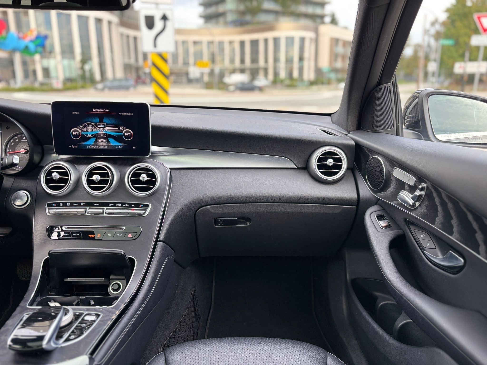 /canwestautoinc/2016-Mercedes-Benz-GLC-class-4907775500646443.jpg