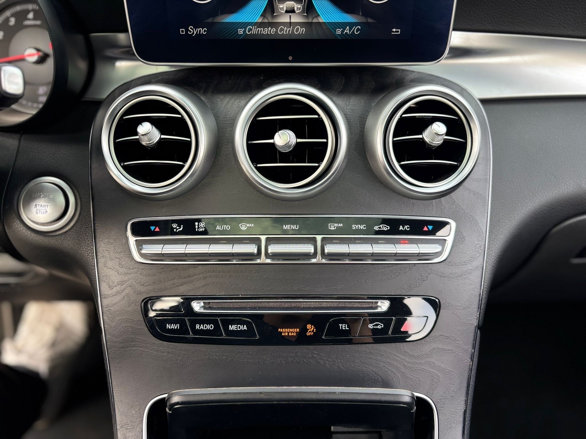 /canwestautoinc/2016-Mercedes-Benz-GLC-class-5503484763119224.jpg