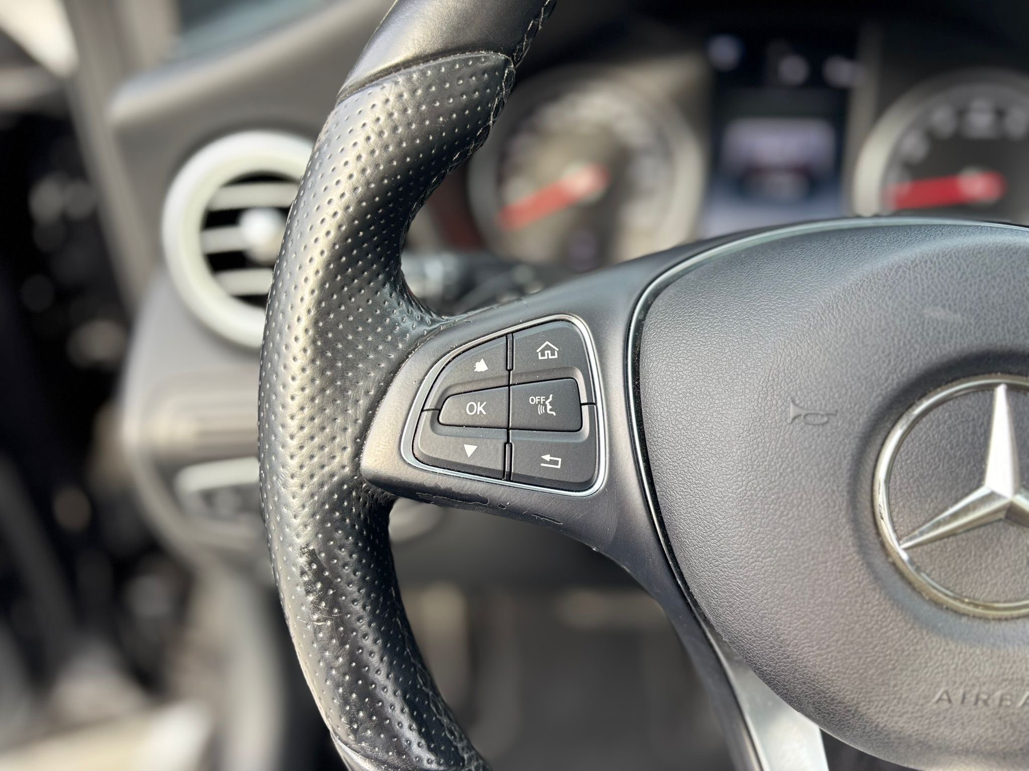 /canwestautoinc/2016-Mercedes-Benz-GLC-class-6068750015316062.jpg