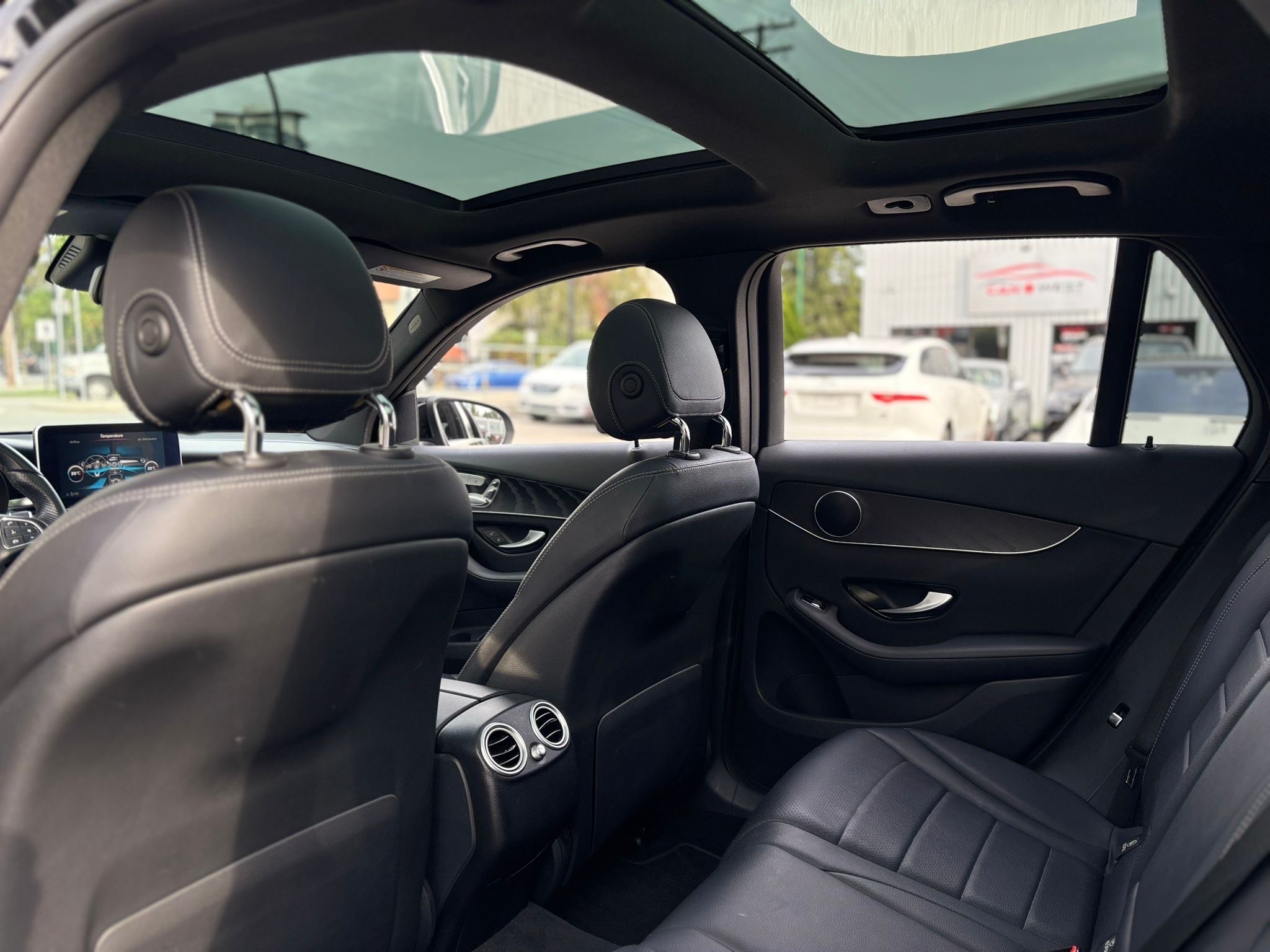 /canwestautoinc/2016-Mercedes-Benz-GLC-class-7440117073336554.jpg