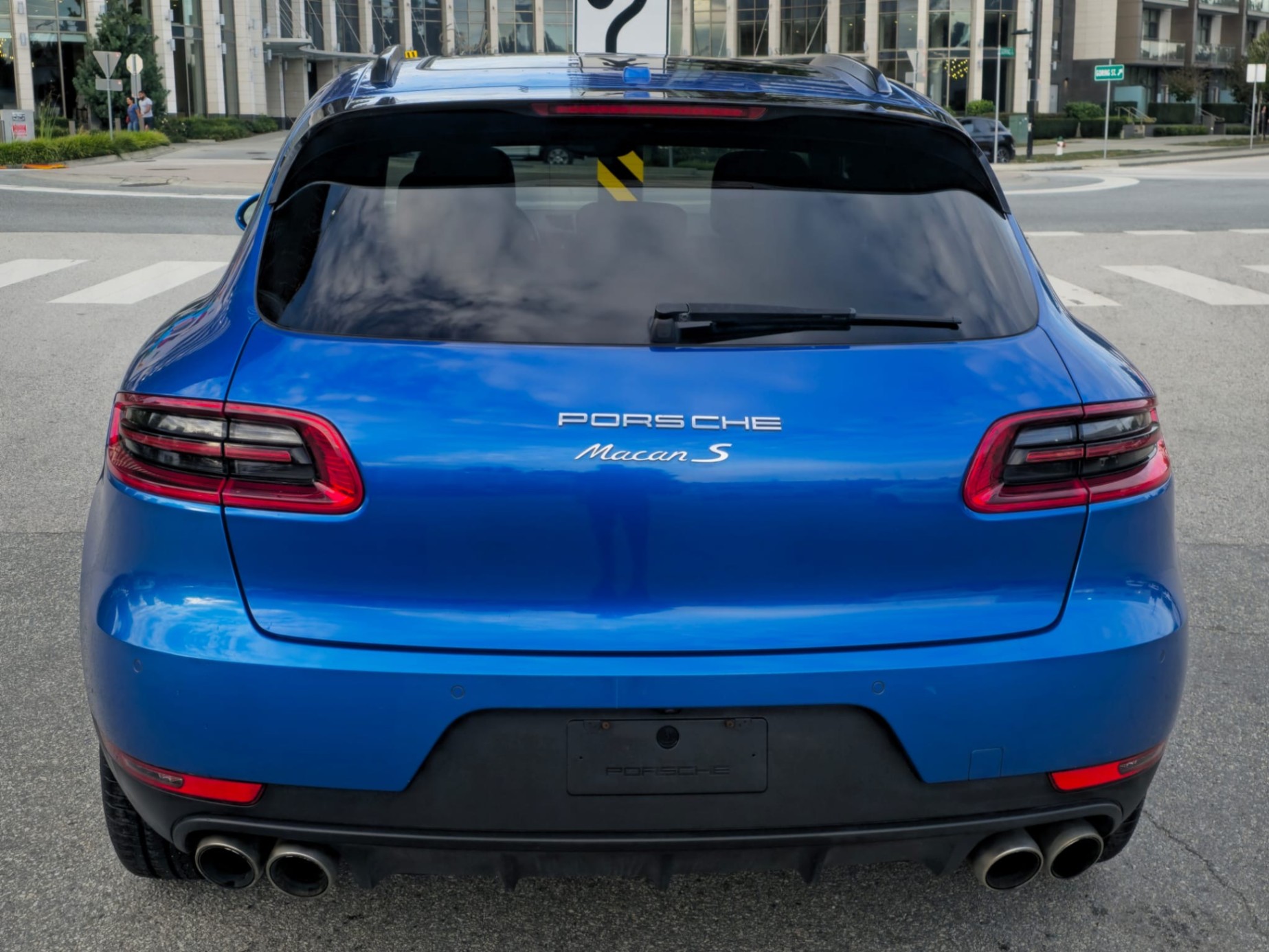 /canwestautoinc/2016-Porsche-Macan-18985300863461507.jpg