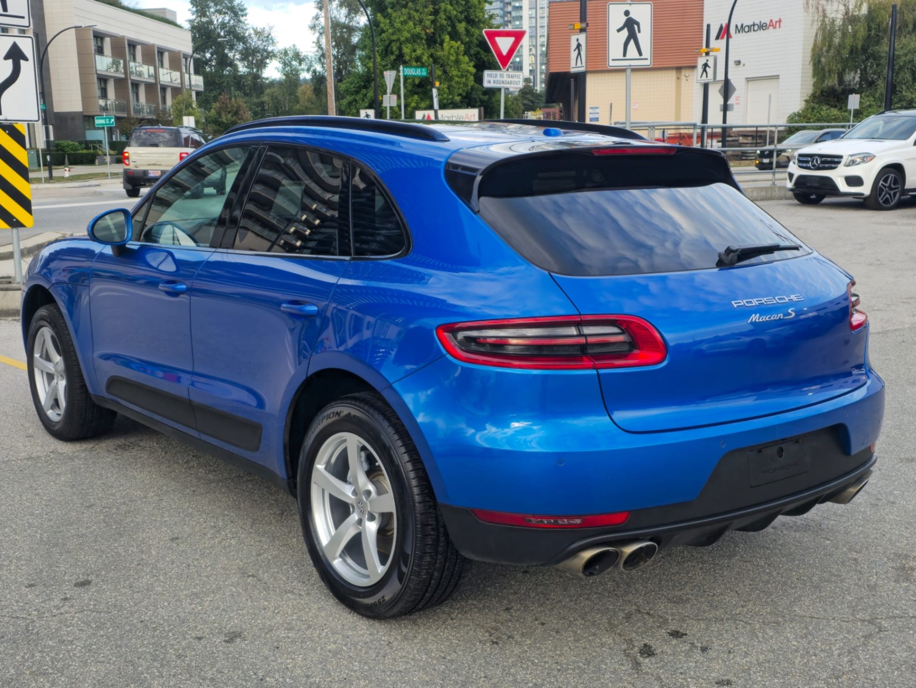 /canwestautoinc/2016-Porsche-Macan-6657828585410941.jpg
