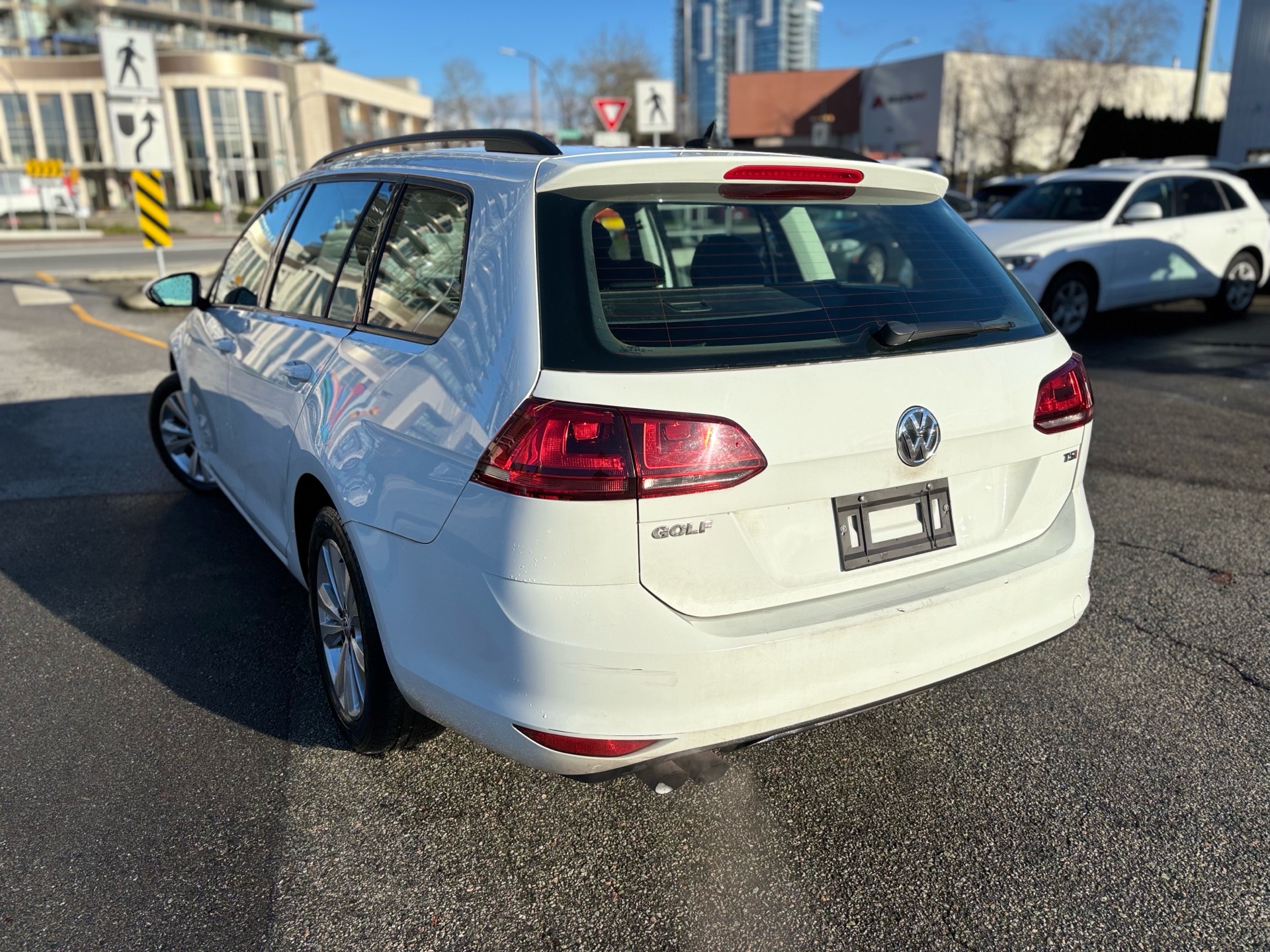 /canwestautoinc/2016-Volkswagen-GolfSportwagon-33270136819416884.jpg