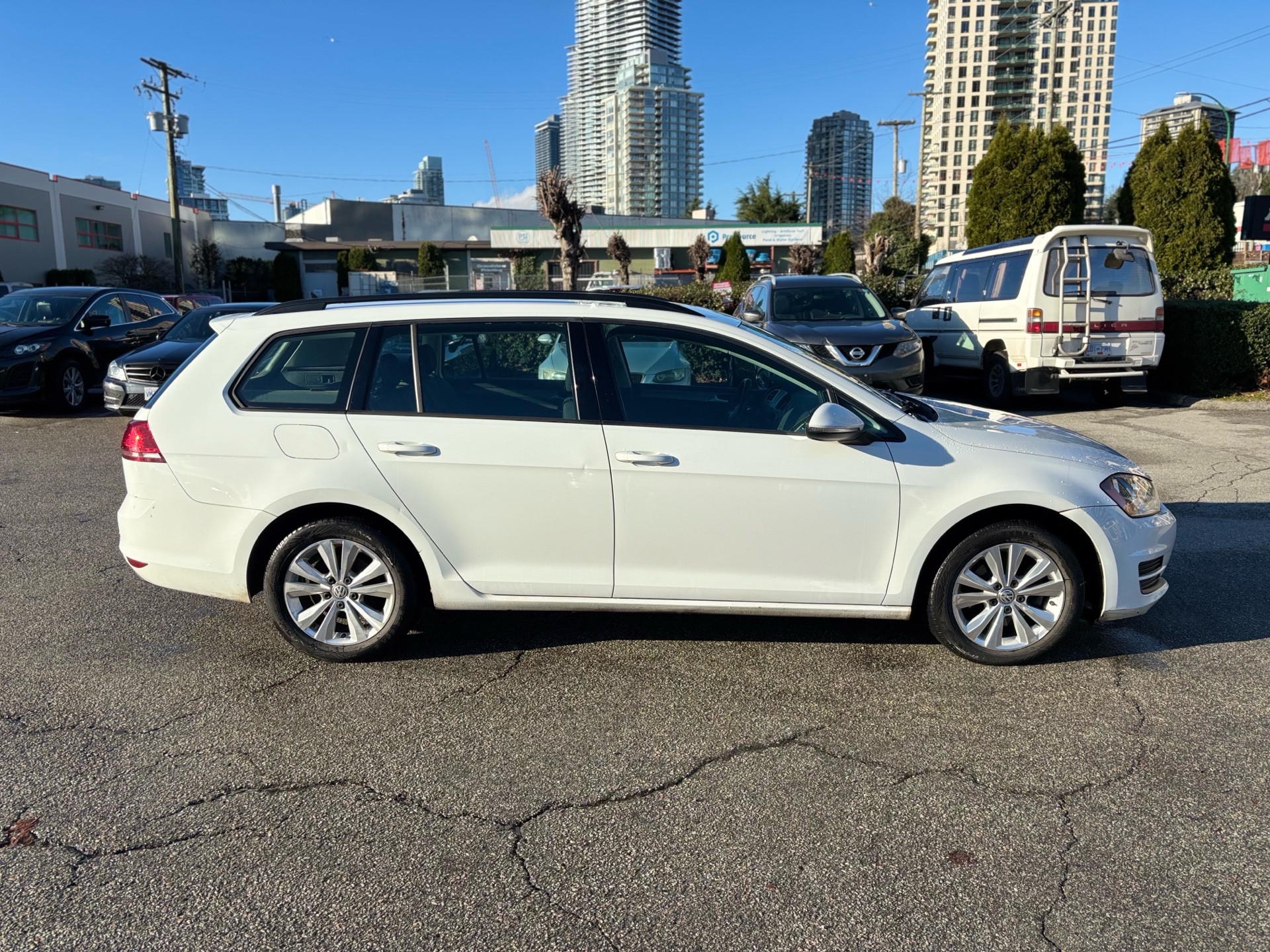 /canwestautoinc/2016-Volkswagen-GolfSportwagon-368044942994155.jpg