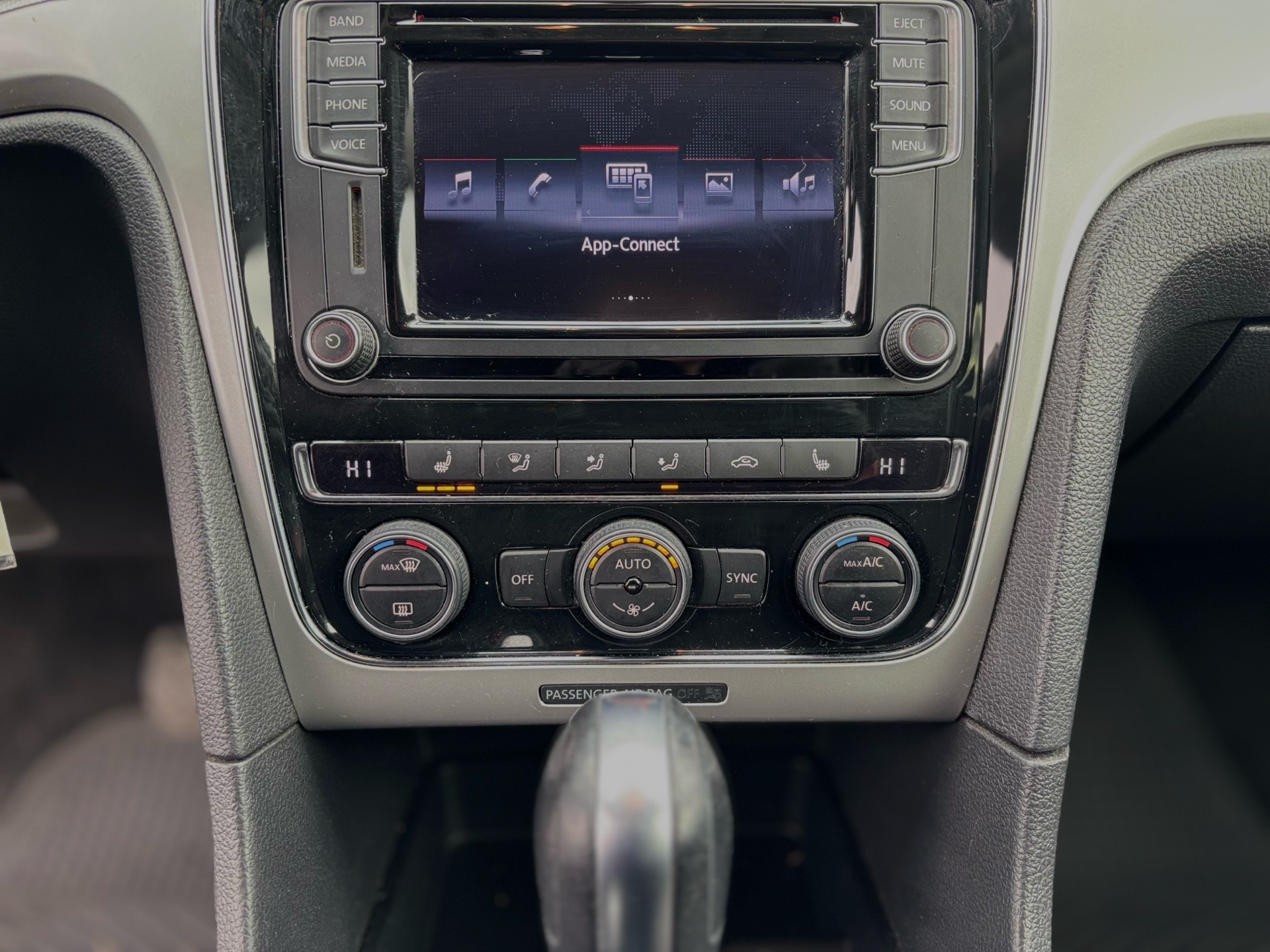 /canwestautoinc/2016-Volkswagen-Passat-657784145899603.jpg