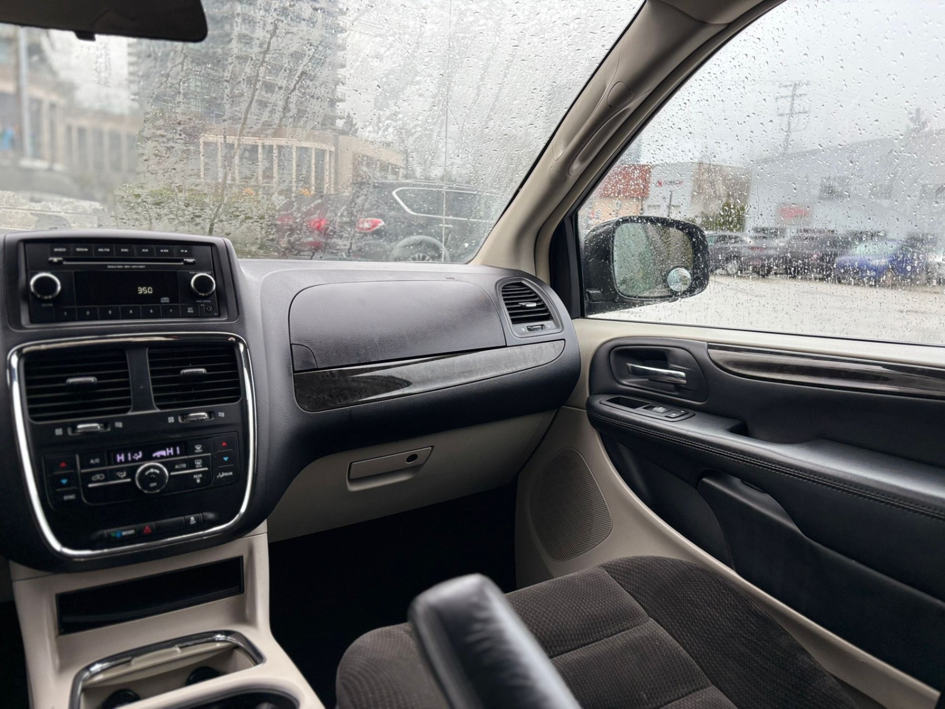 /canwestautoinc/2017-Dodge-GrandCaravan-17059496492944204.jpg