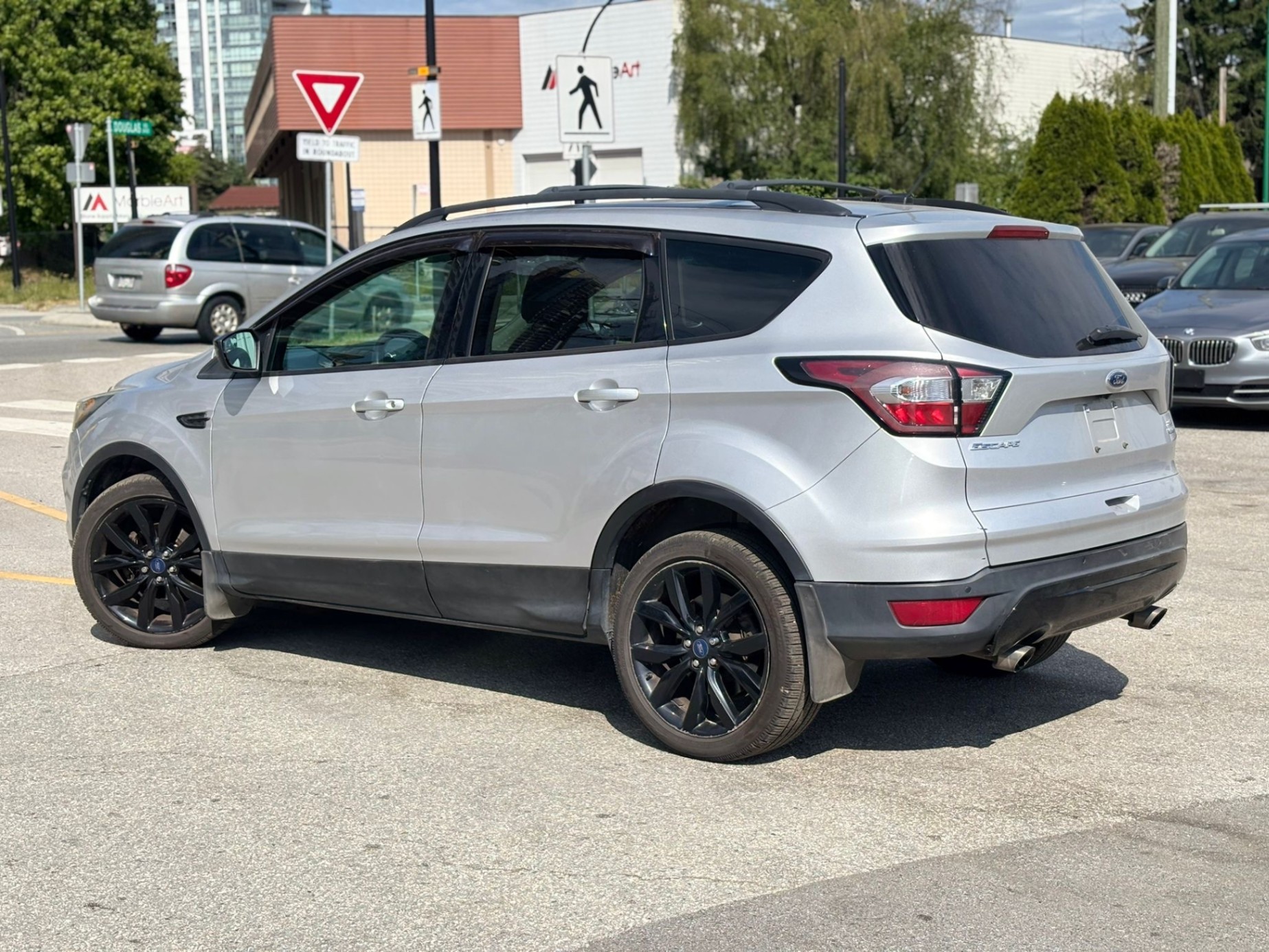 /canwestautoinc/2017-Ford-Escape-013172719613363304.jpg