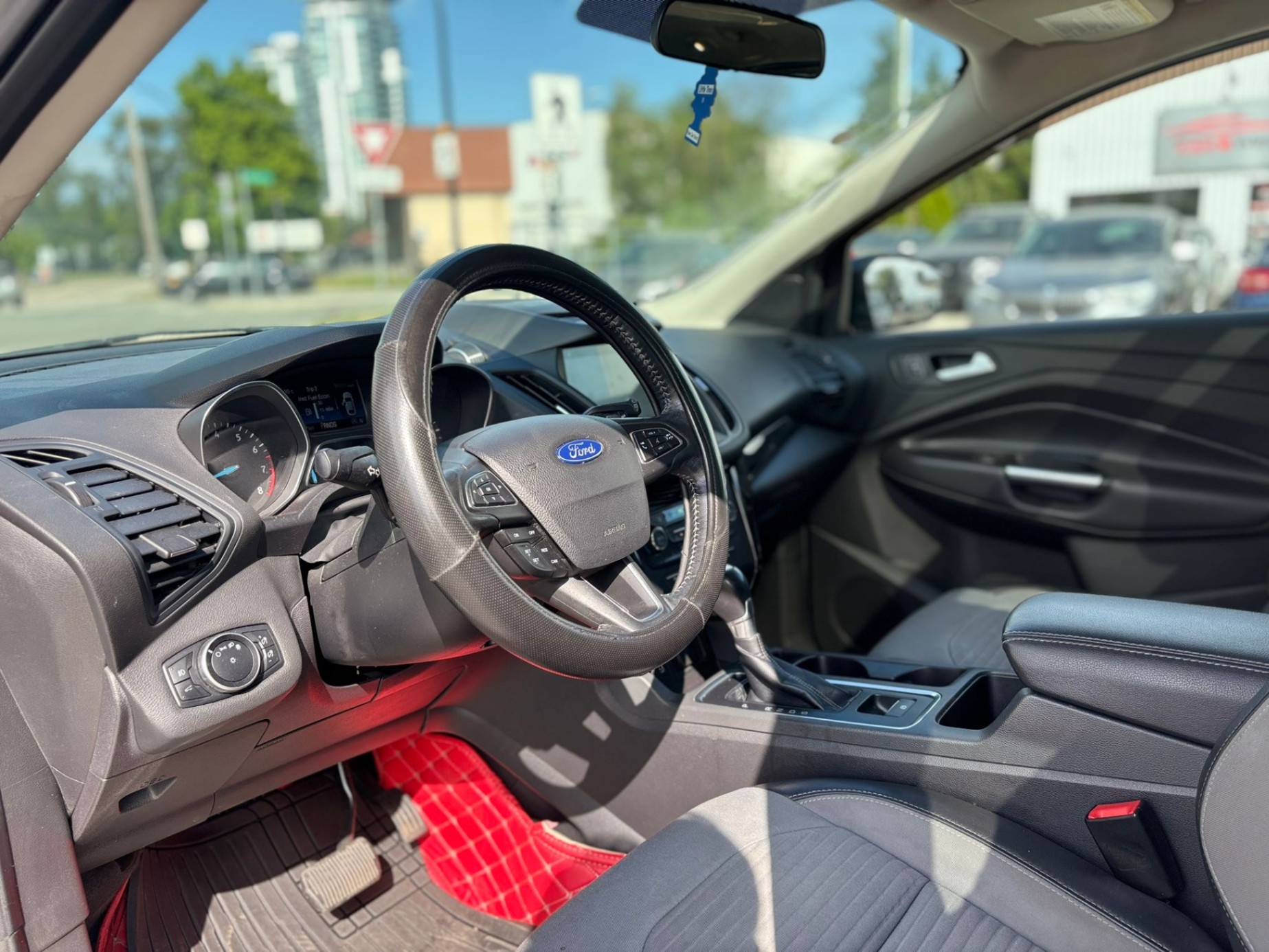/canwestautoinc/2017-Ford-Escape-020351694781945318.jpg