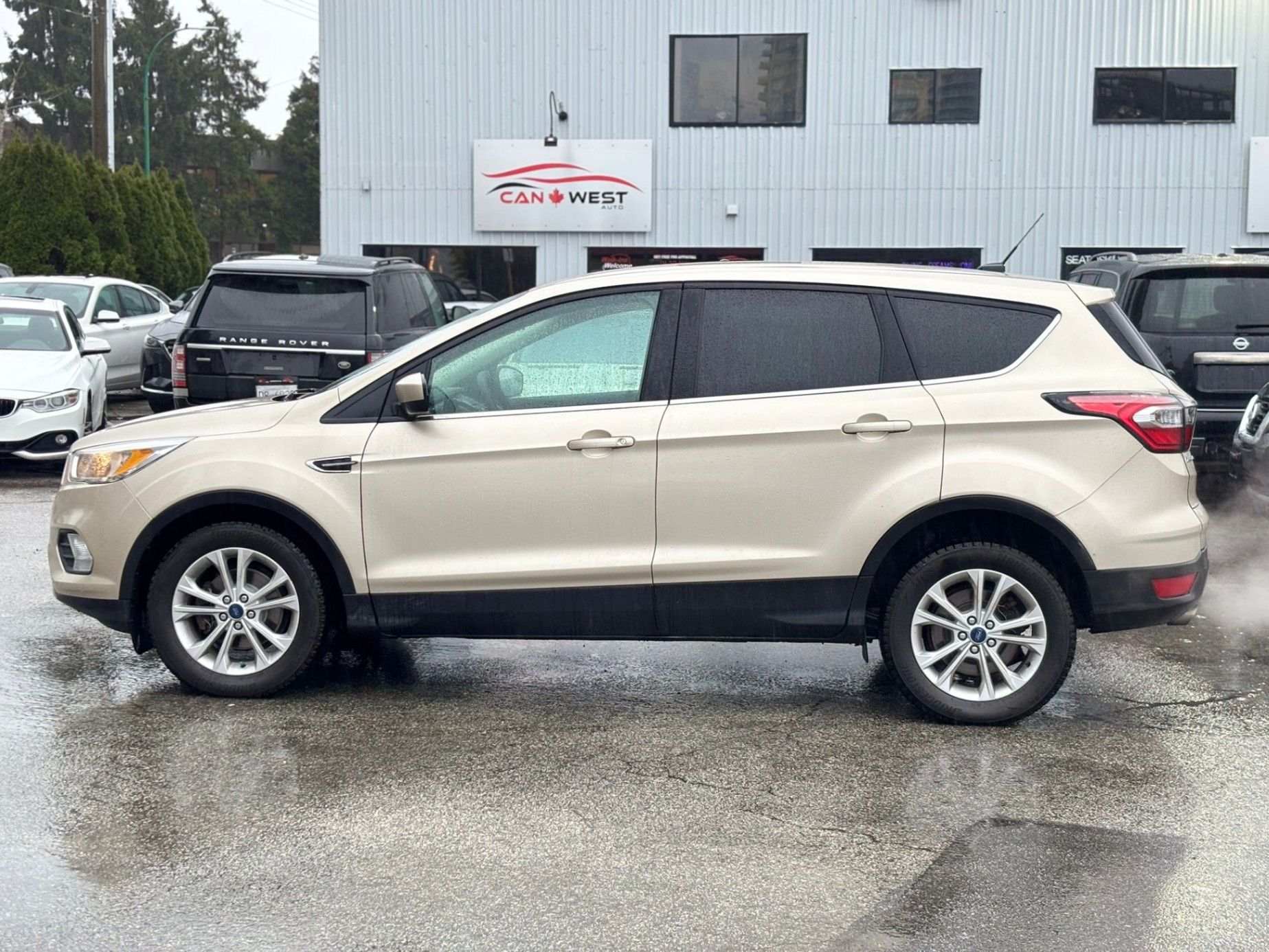 /canwestautoinc/2017-Ford-Escape-24415336687335532.jpg