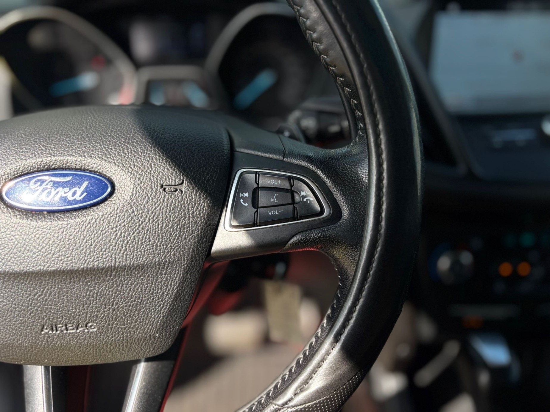 /canwestautoinc/2017-Ford-Escape-33979424313406703.jpg