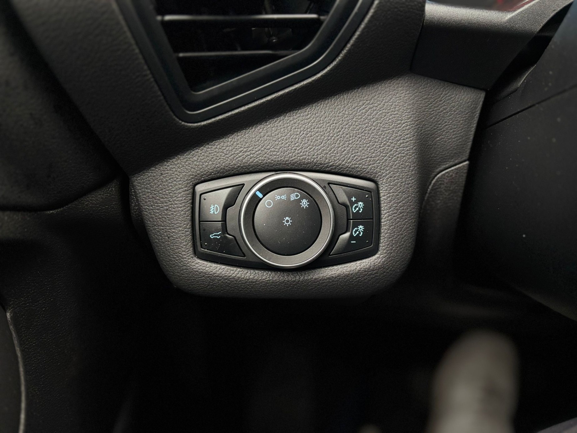 /canwestautoinc/2017-Ford-Escape-48533854989880965.jpg