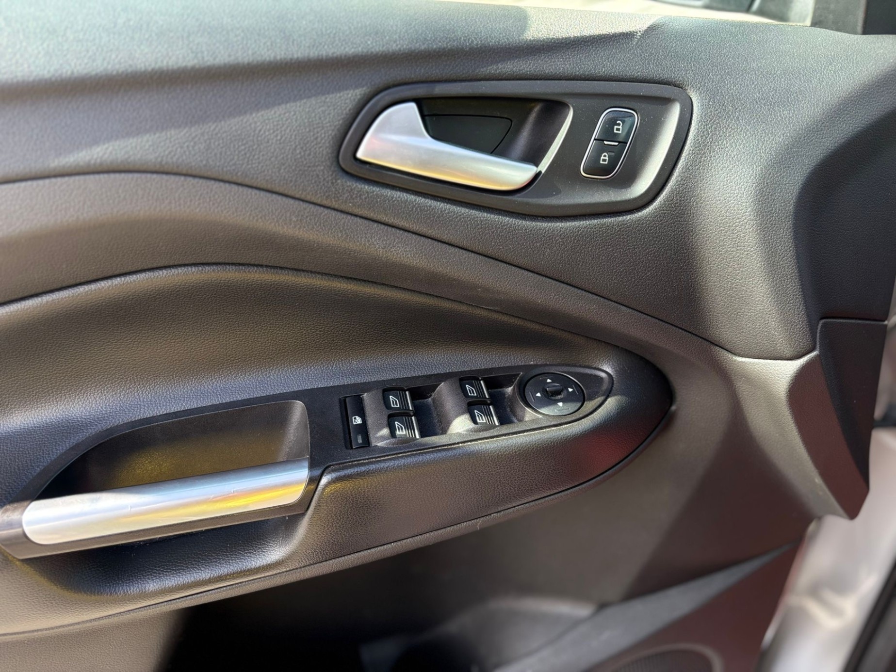 /canwestautoinc/2017-Ford-Escape-4856320517586137.jpg