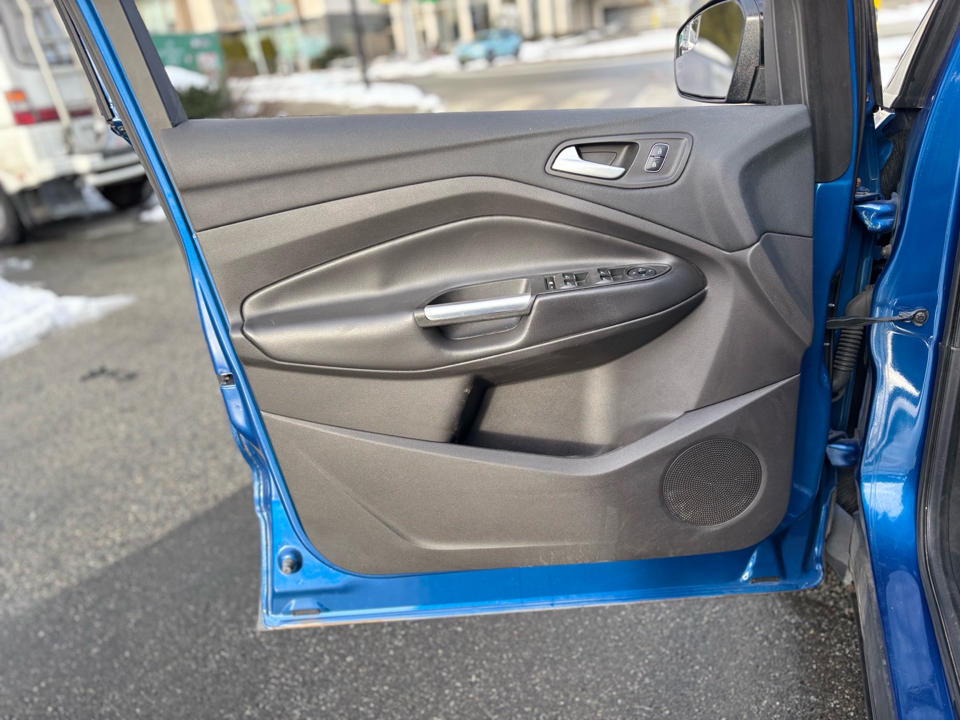 /canwestautoinc/2017-Ford-Escape-6910698546107585.jpg