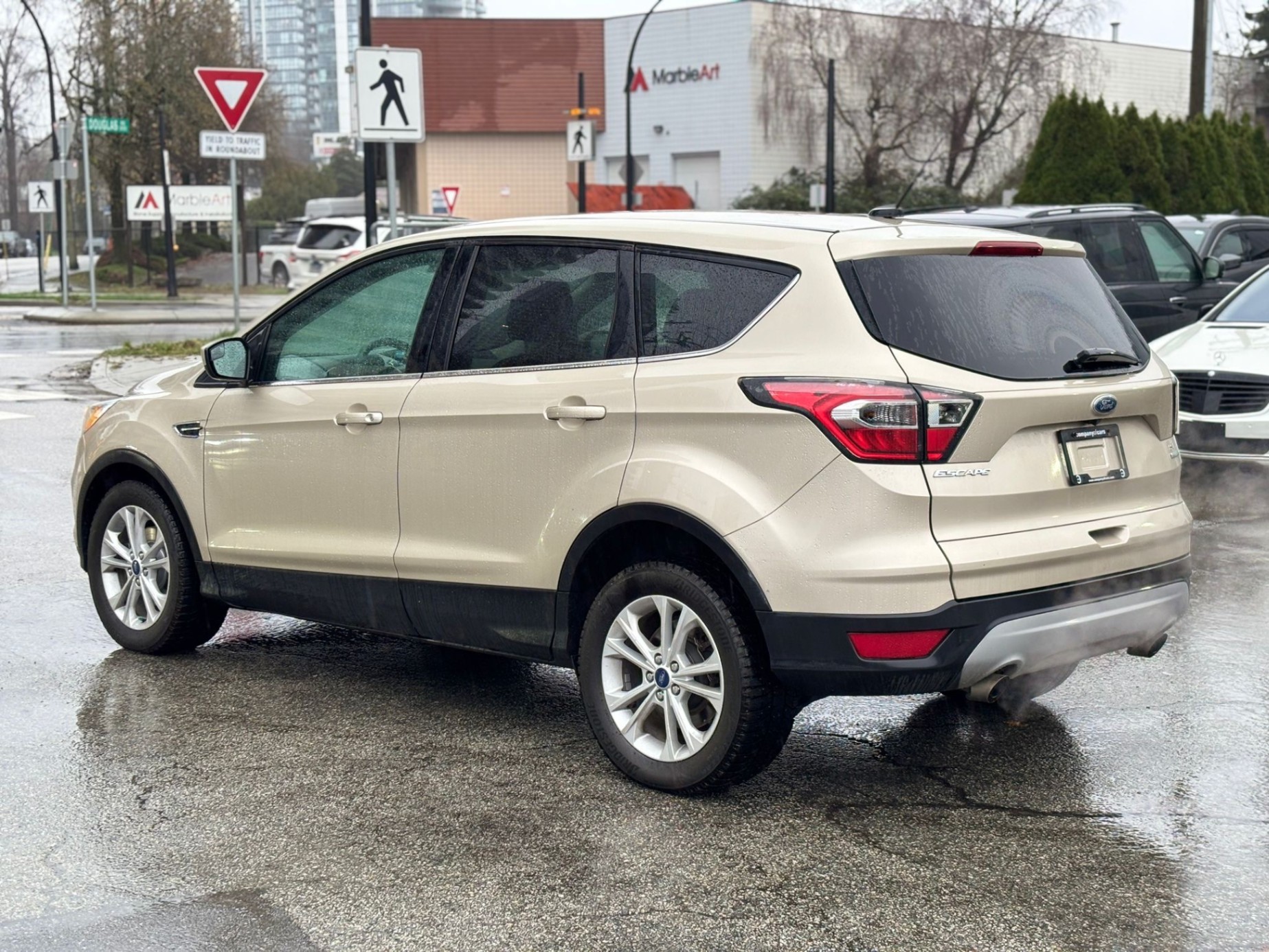 /canwestautoinc/2017-Ford-Escape-8327890523043457.jpg