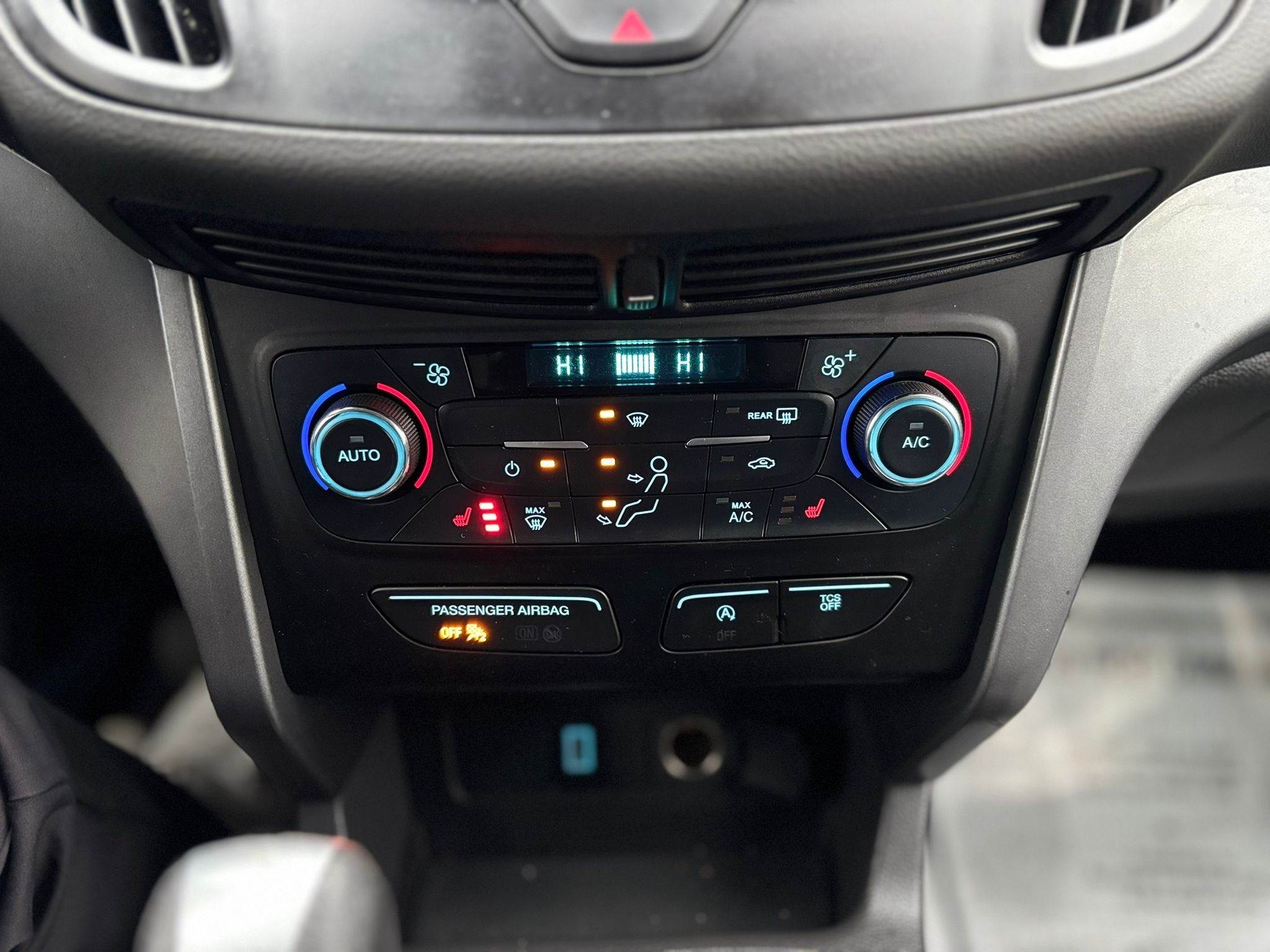 /canwestautoinc/2017-Ford-Escape-8956937909765341.jpg