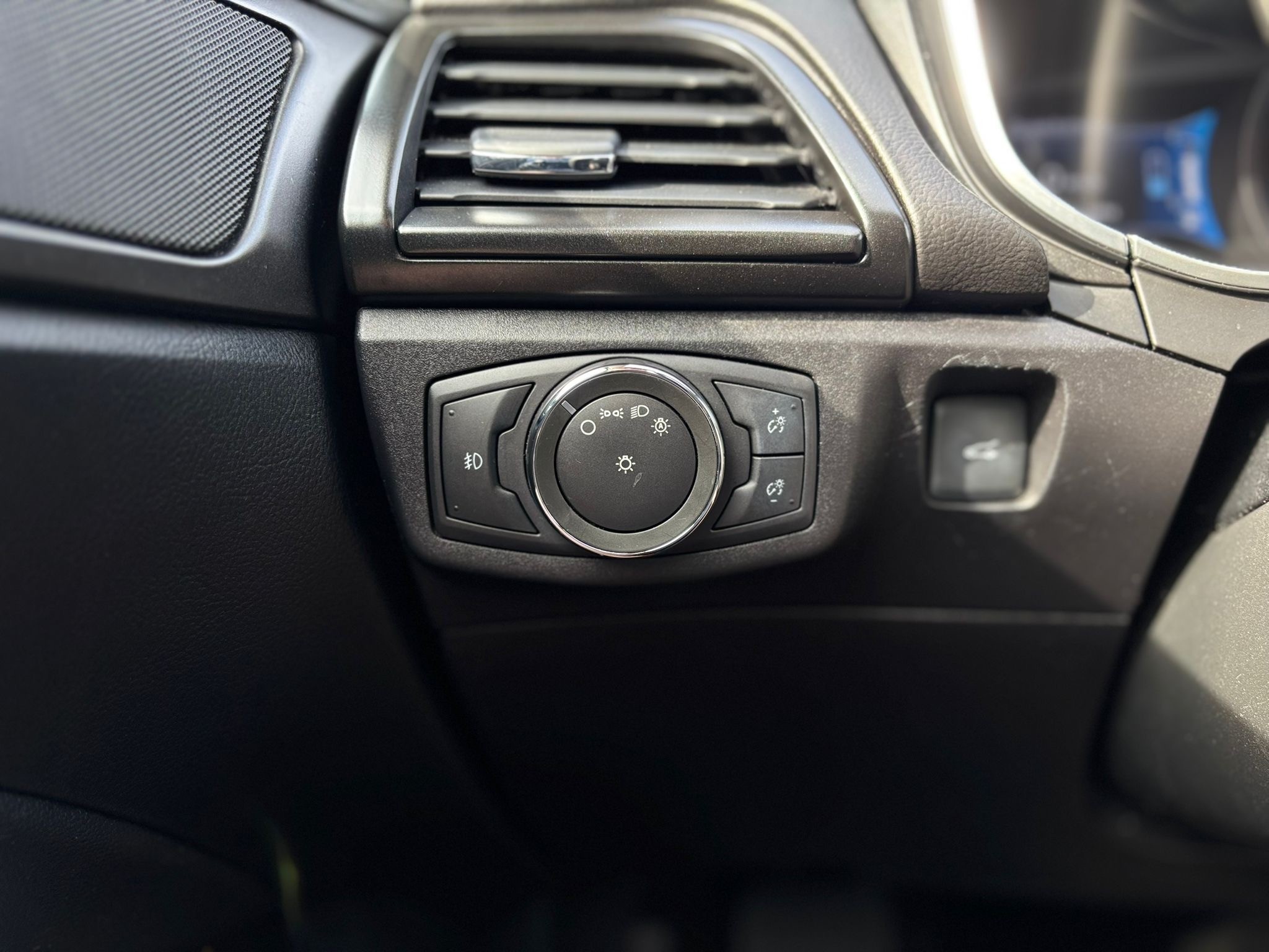 /canwestautoinc/2017-Ford-Fusion-2306508283206301.jpg
