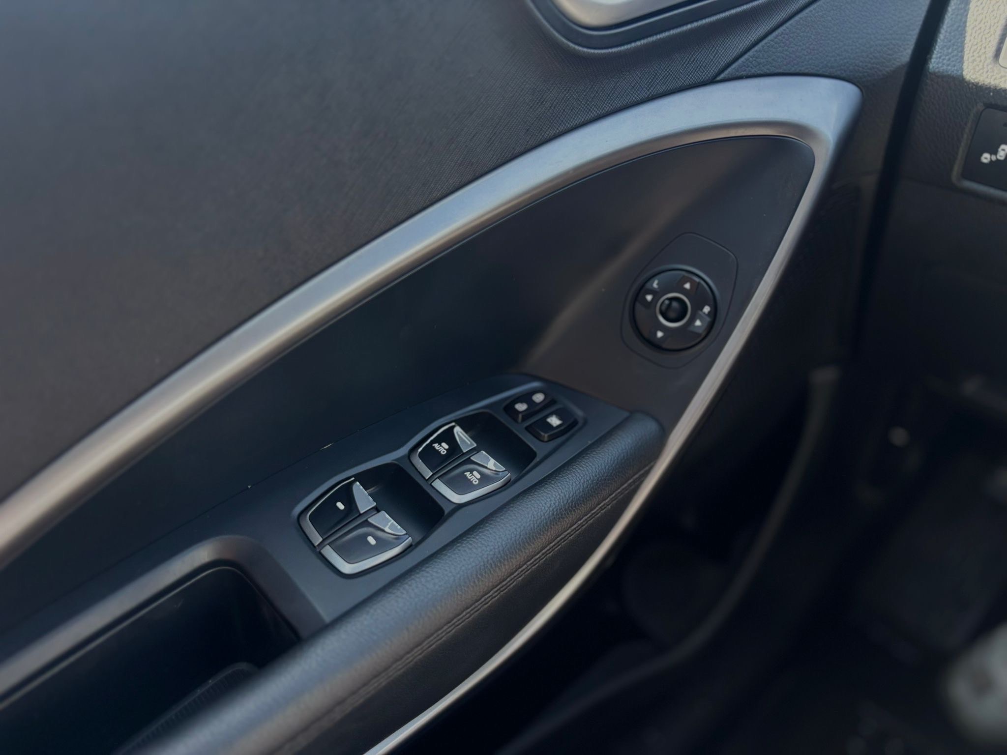 /canwestautoinc/2017-Hyundai-SantaFe-01559822127366206.jpg