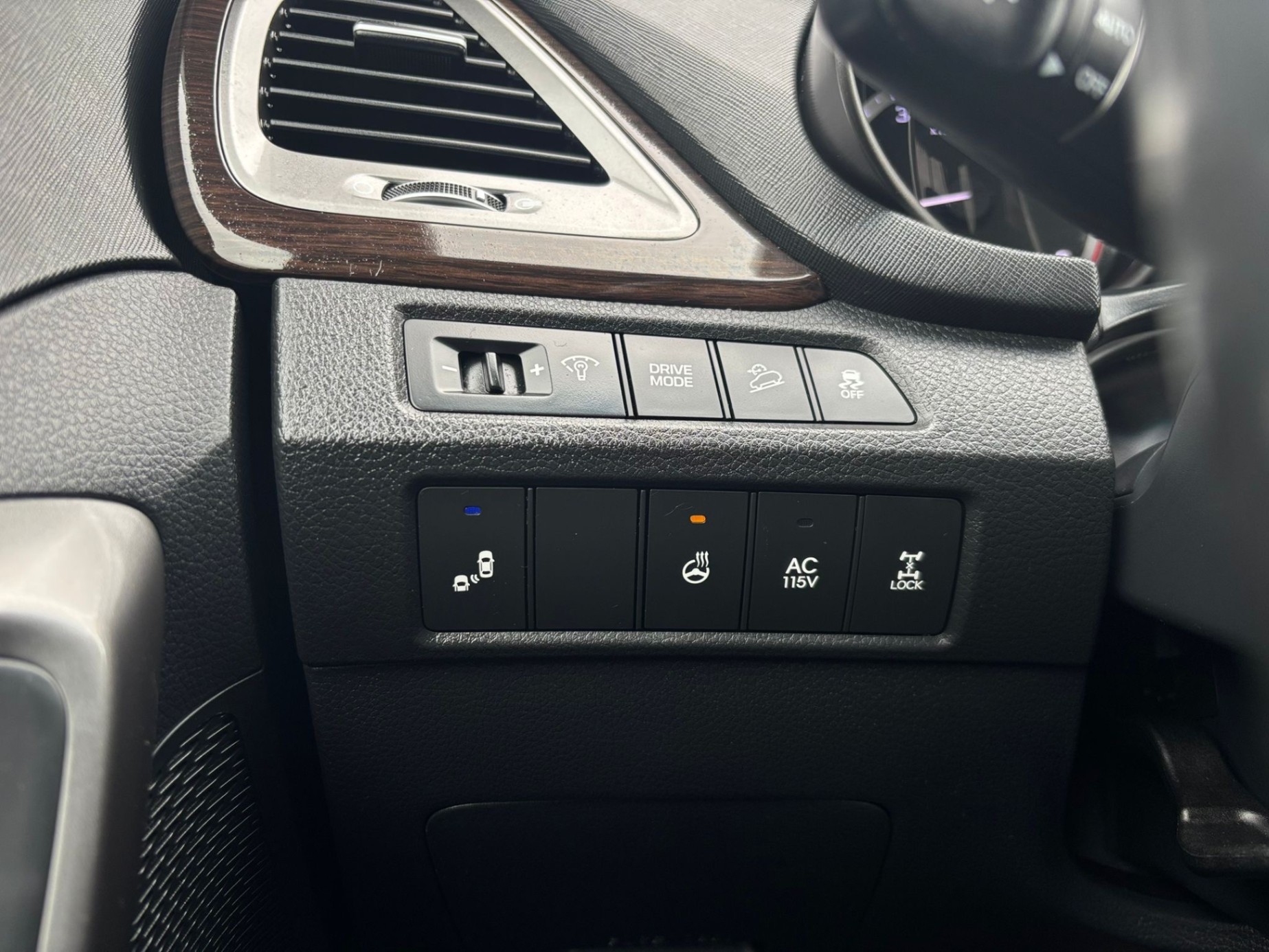 /canwestautoinc/2017-Hyundai-SantaFe-5779418226033384.jpg