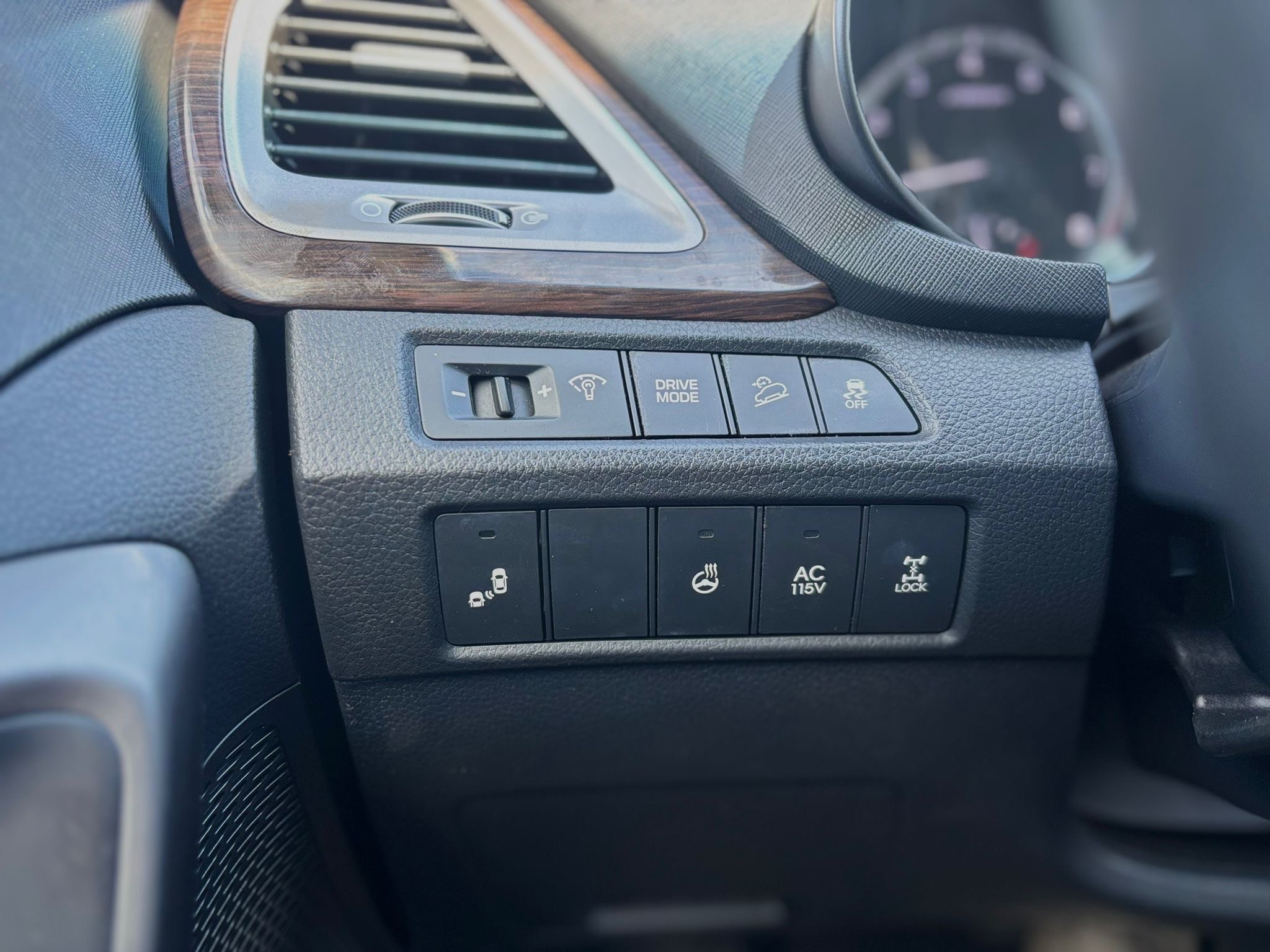 /canwestautoinc/2017-Hyundai-SantaFe-6477636532564559.jpg