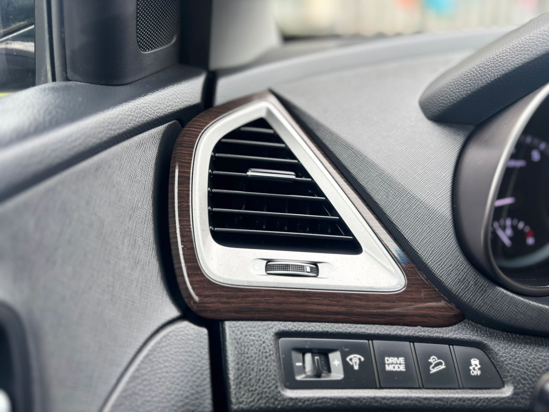 /canwestautoinc/2017-Hyundai-SantaFe-68494644627651.jpg