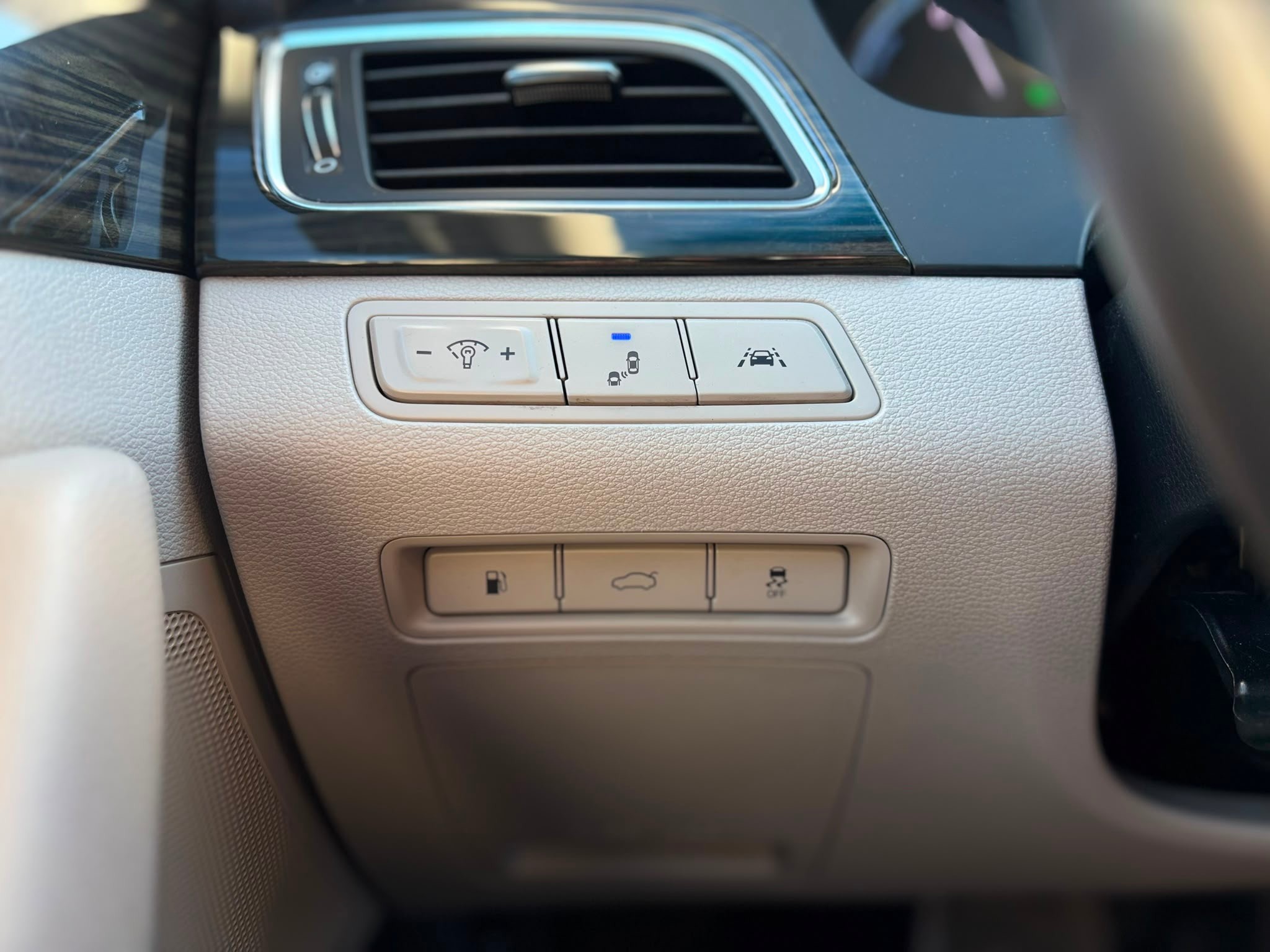 /canwestautoinc/2017-Hyundai-SonataHybrid-0878931499172051.jpg