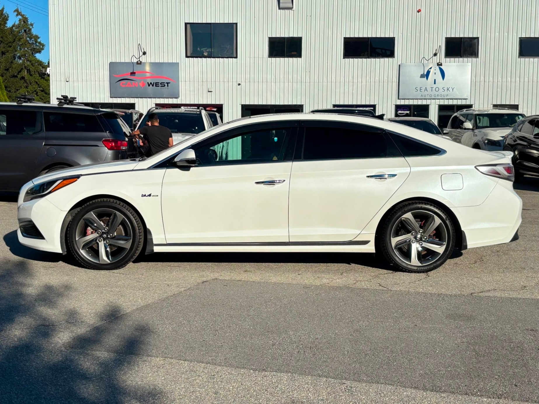 /canwestautoinc/2017-Hyundai-SonataHybrid-5302960438618629.jpg
