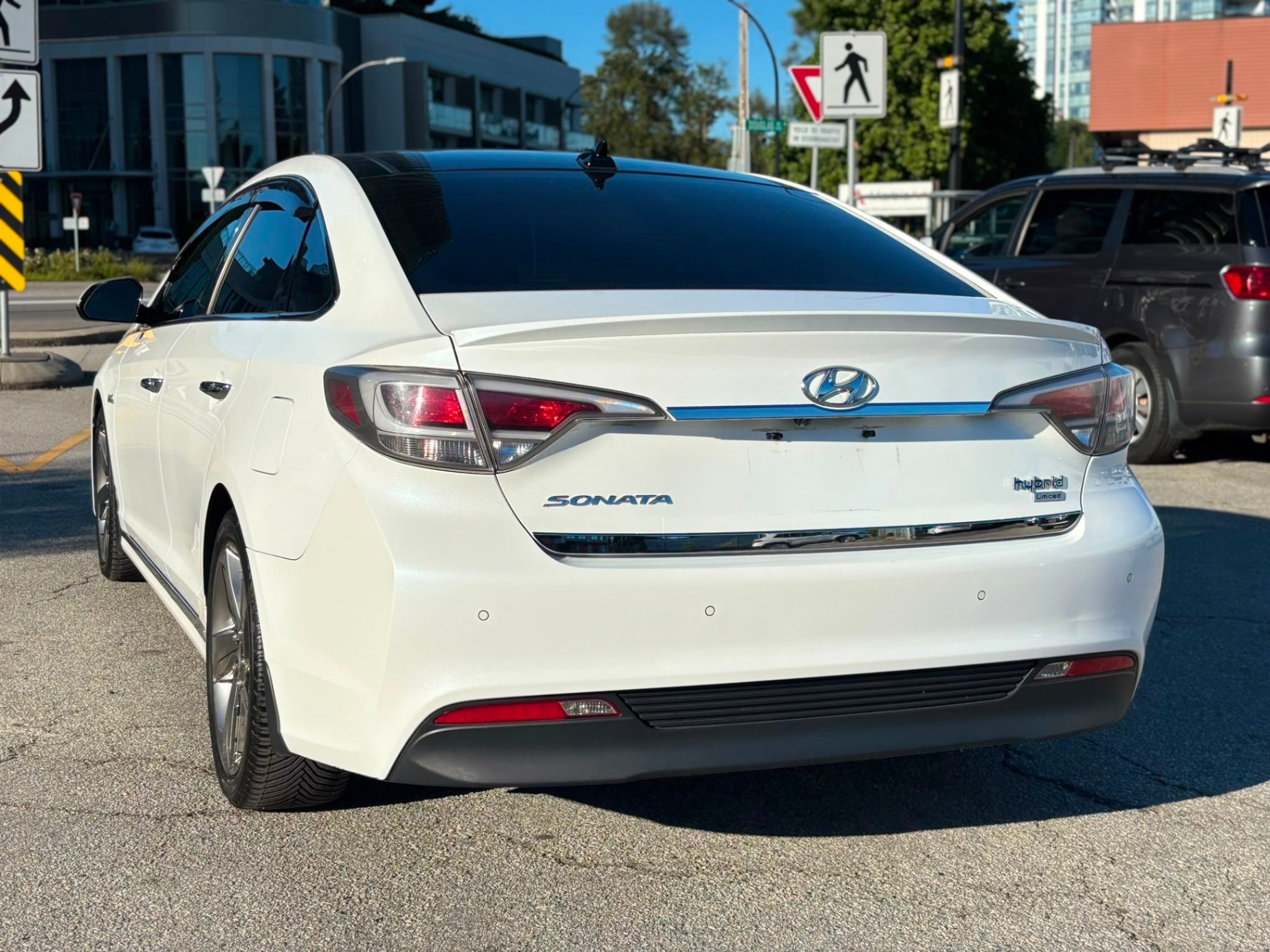 /canwestautoinc/2017-Hyundai-SonataHybrid-9371883544493032.jpg