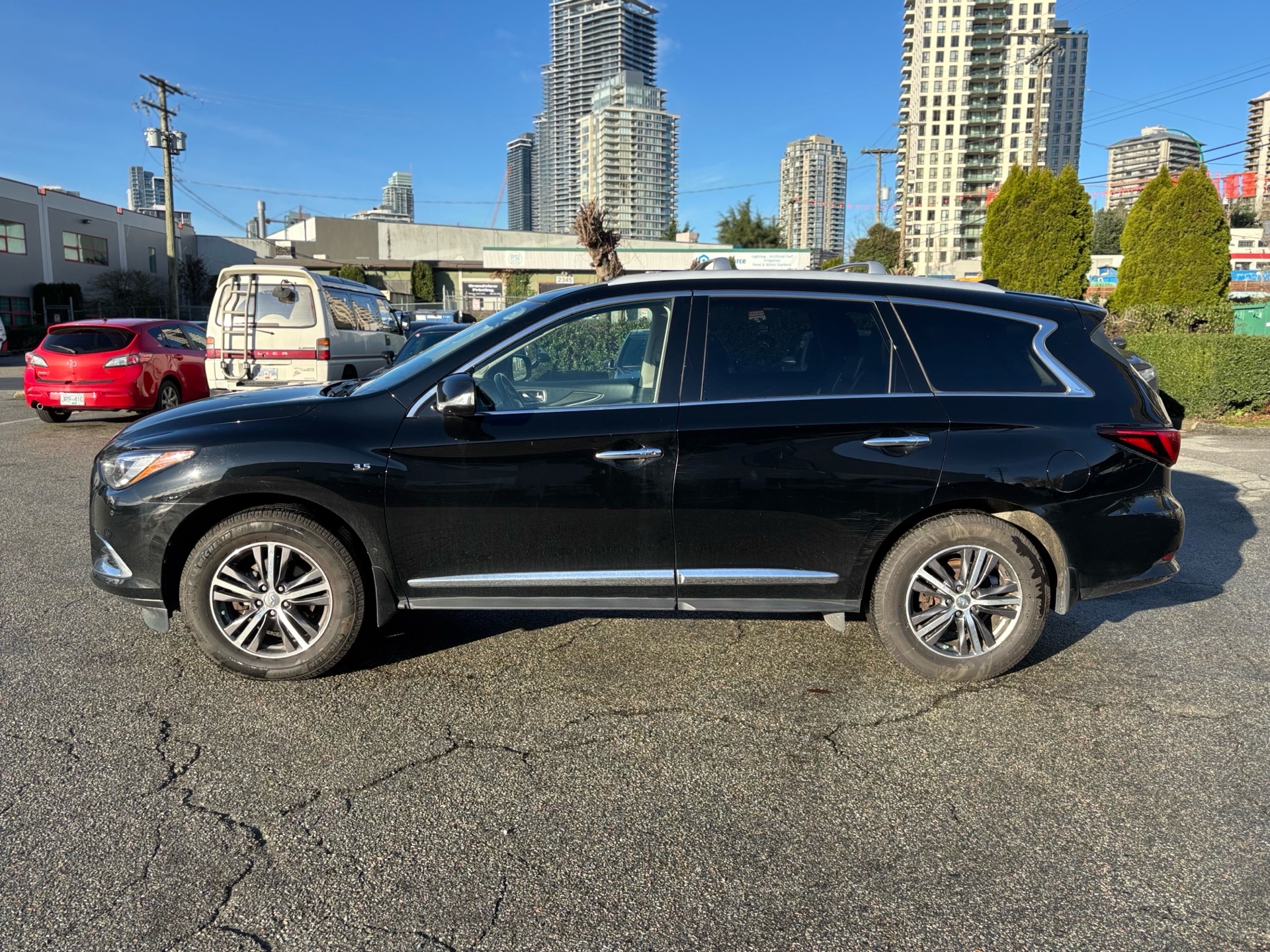 /canwestautoinc/2017-INFINITI-QX60-18214363986260107.jpg