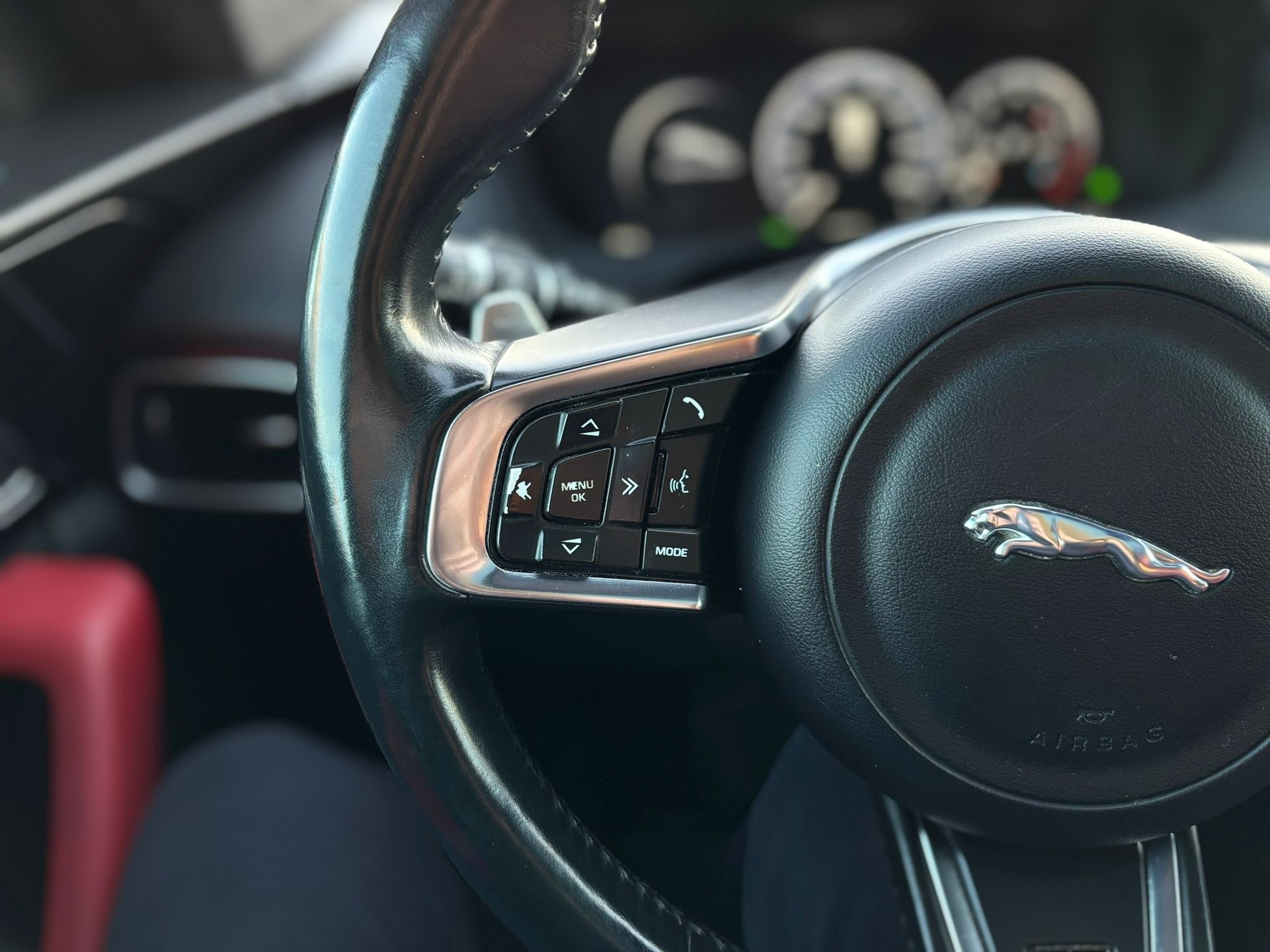 /canwestautoinc/2017-Jaguar-F-PACE-16048597052531322.jpg