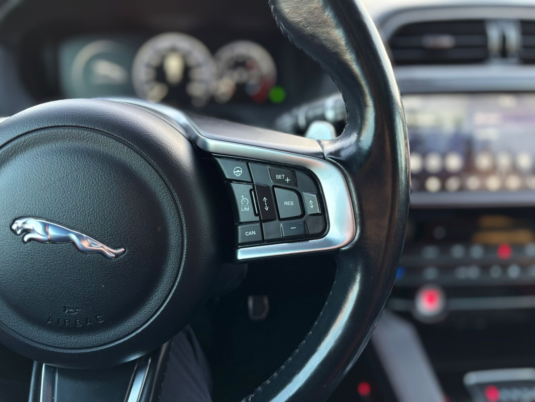 /canwestautoinc/2017-Jaguar-F-PACE-5699810326627295.jpg