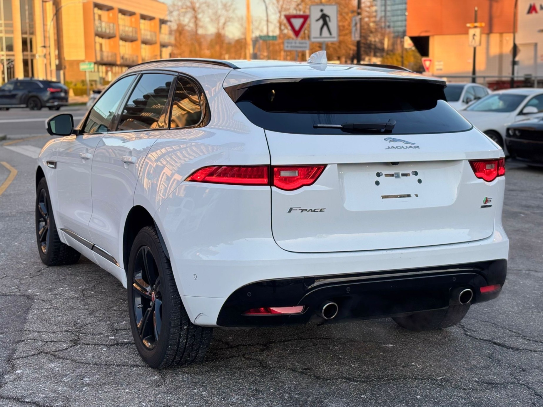 /canwestautoinc/2017-Jaguar-F-PACE-9264699540788968.jpg