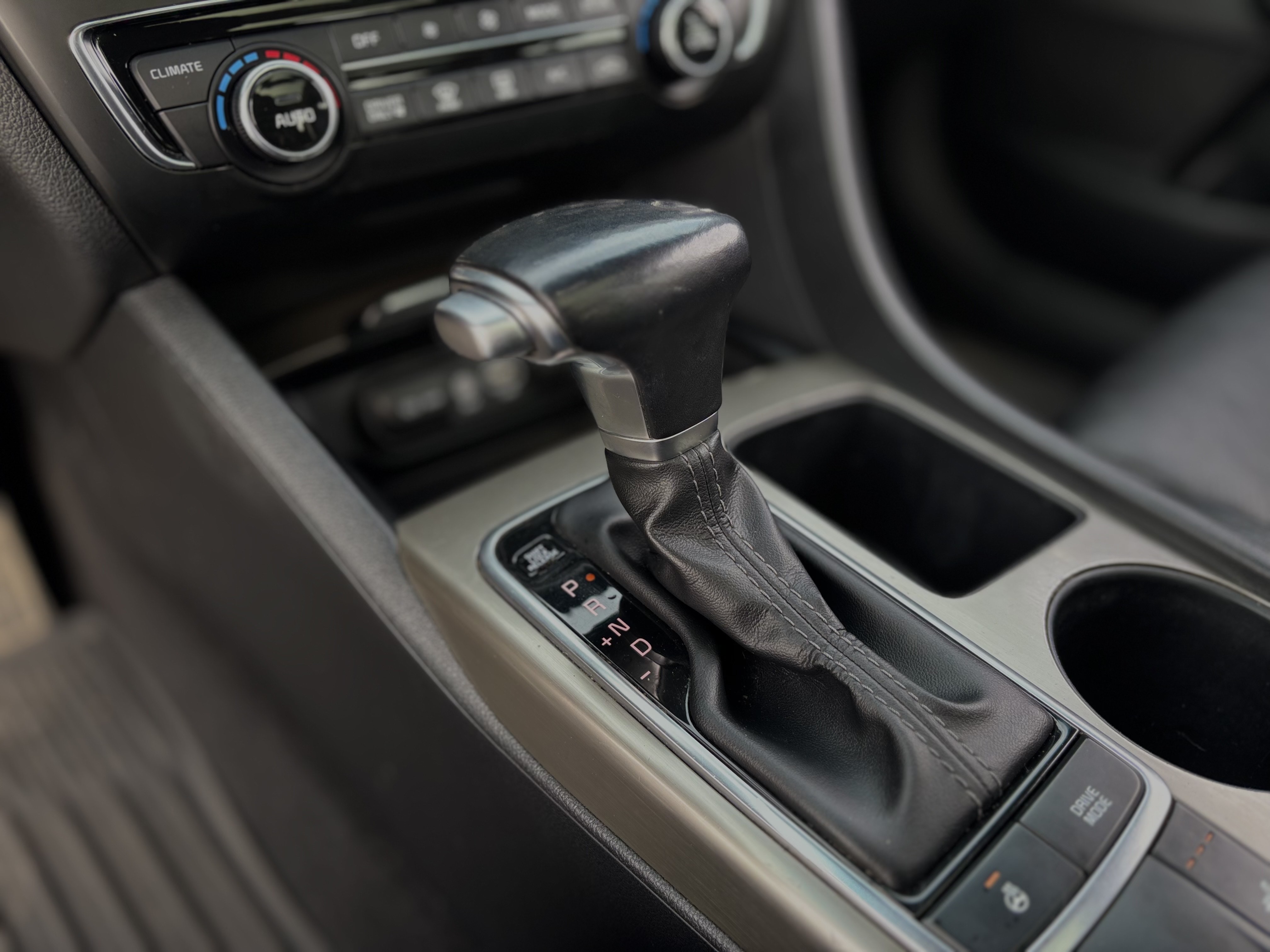 /canwestautoinc/2017-Kia-OptimaHybrid-4857308724261886.jpg