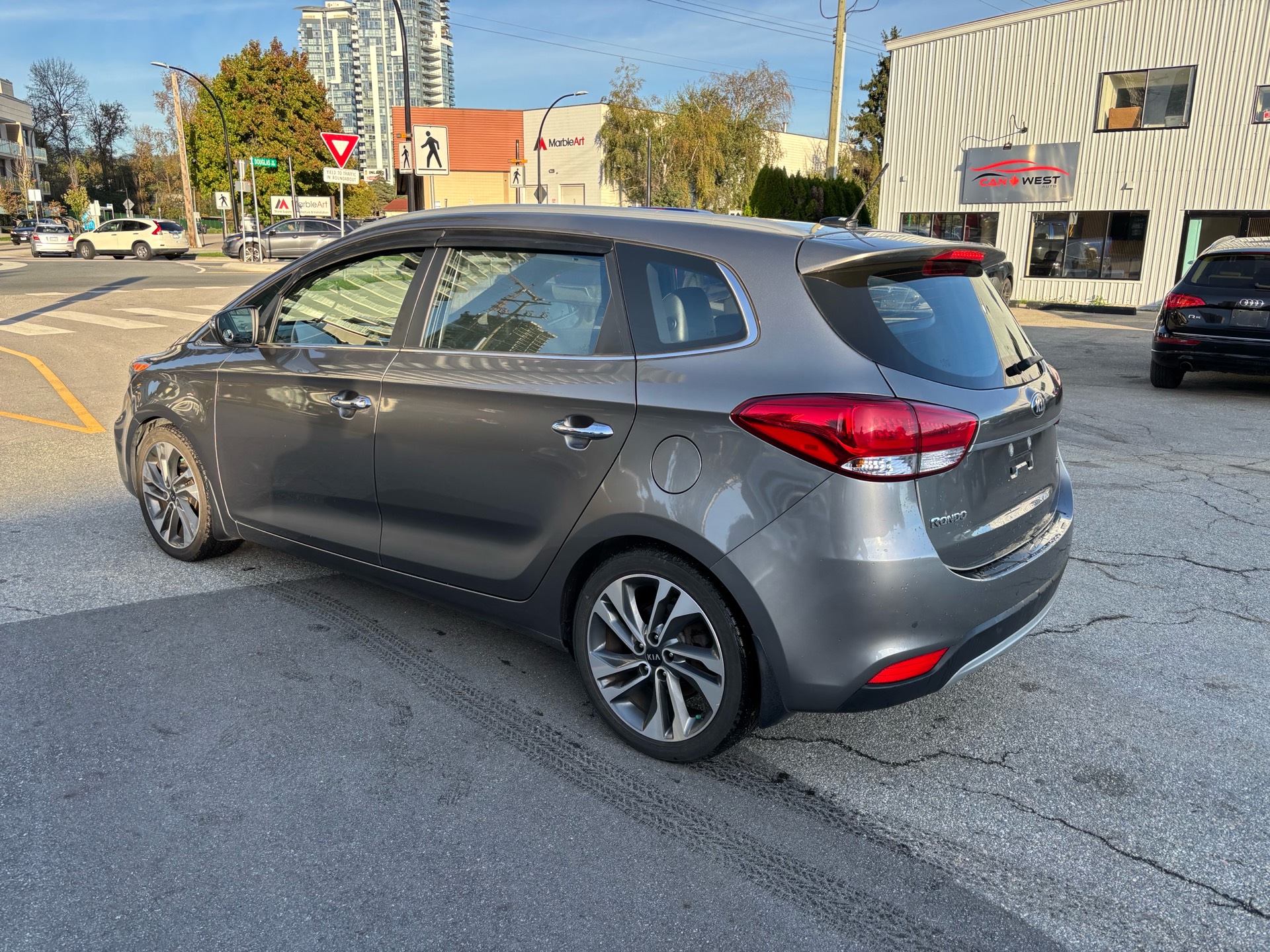 /canwestautoinc/2017-Kia-Rondo-15953326667516232.jpg