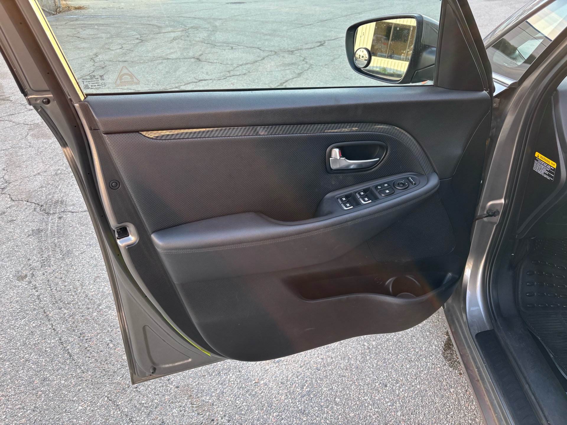 /canwestautoinc/2017-Kia-Rondo-20552432782238061.jpg