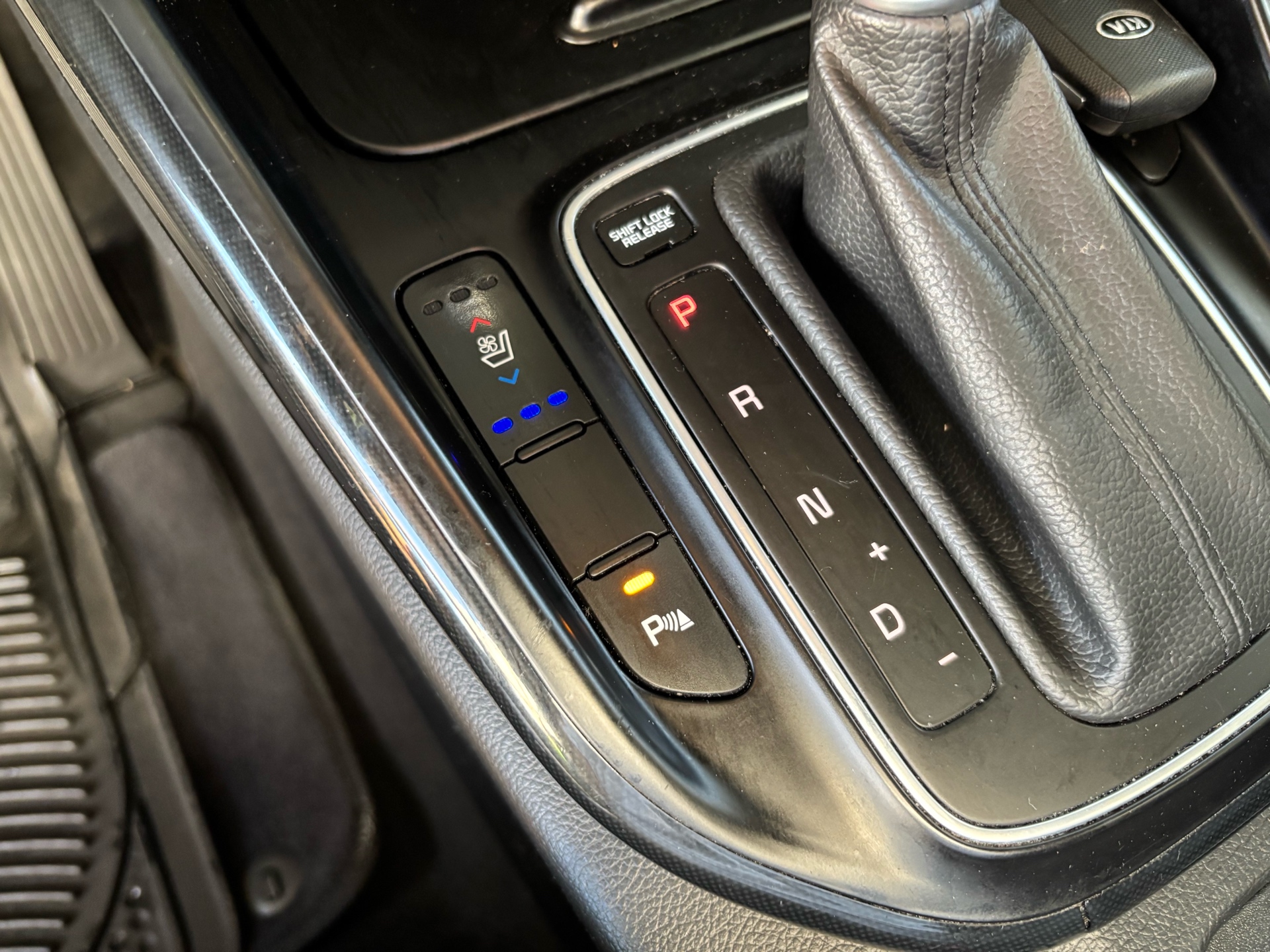 /canwestautoinc/2017-Kia-Rondo-47376551406580636.jpg
