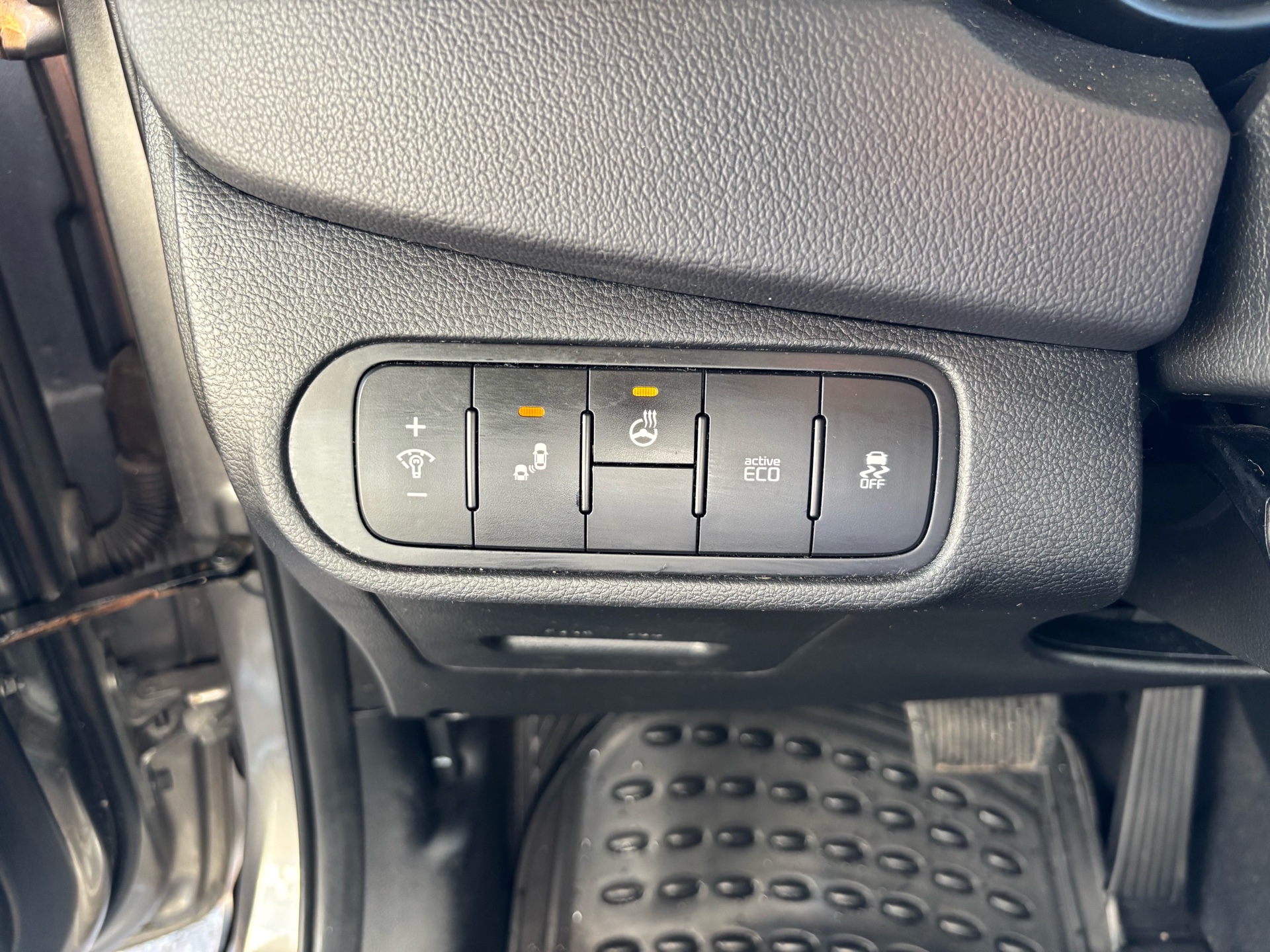 /canwestautoinc/2017-Kia-Rondo-8906710293644806.jpg