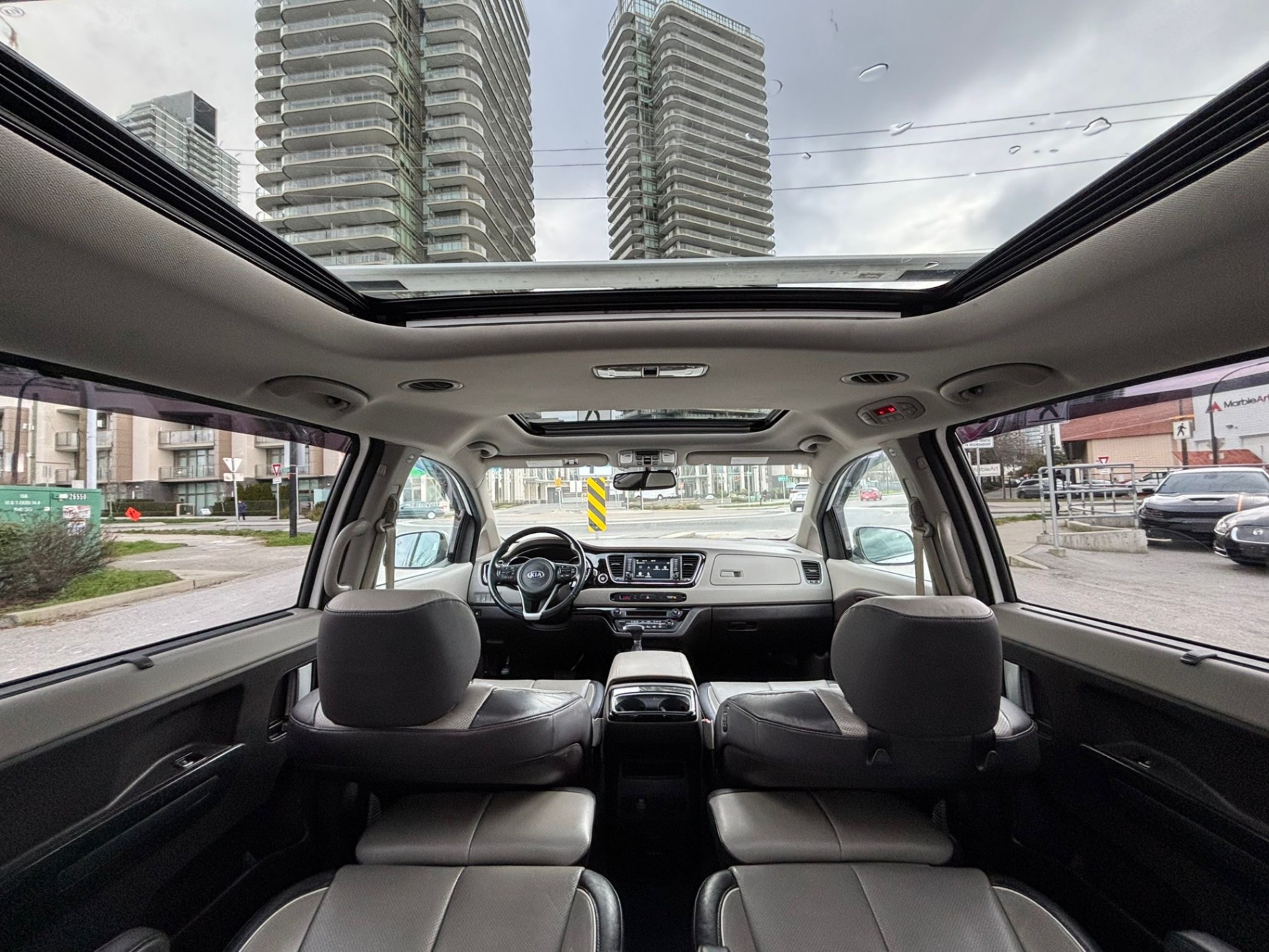 /canwestautoinc/2017-Kia-Sedona-23059737430011684.jpg